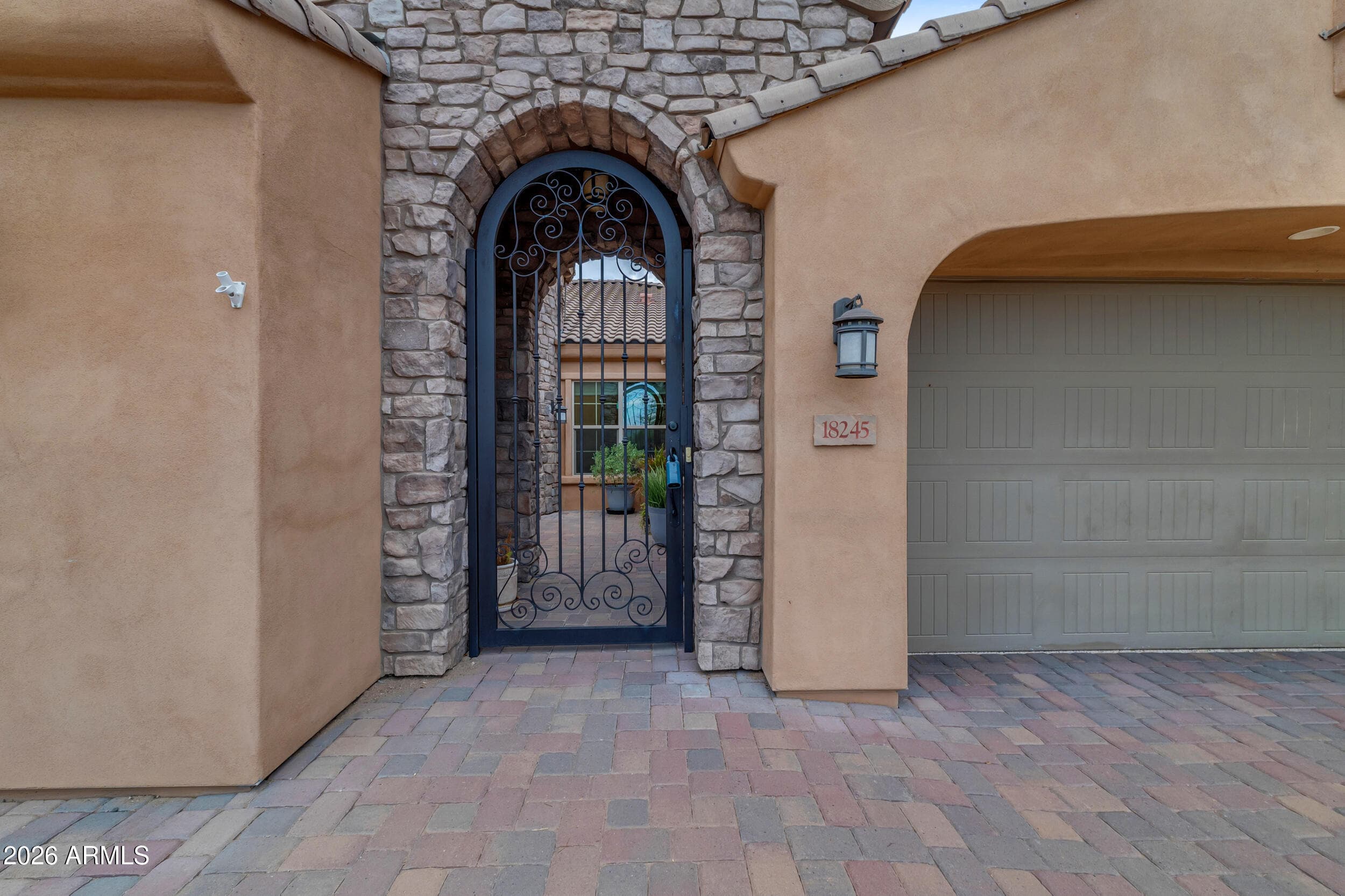 18245 W Thistle Landing Drive — photo 4