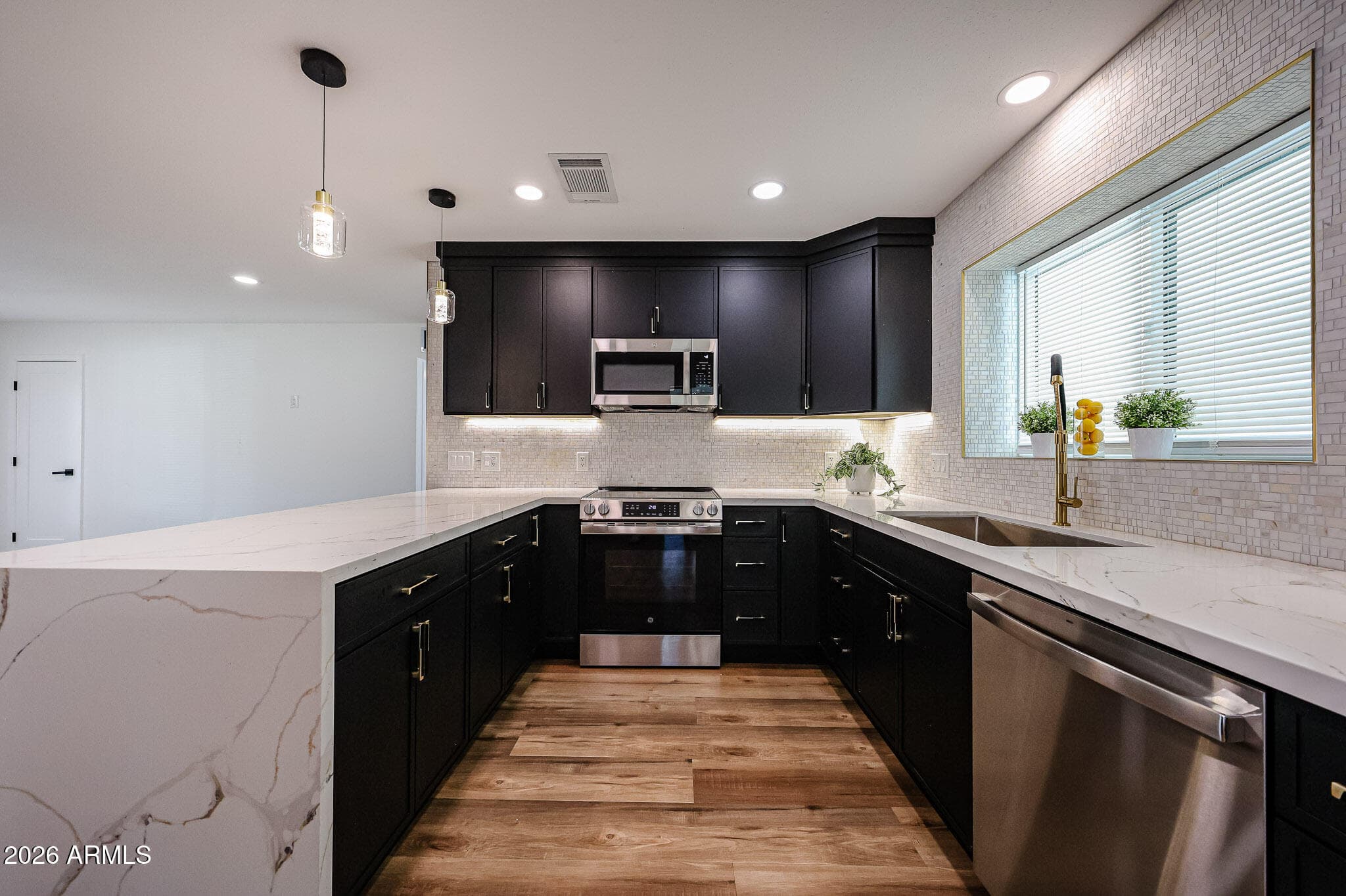 3707 E Amelia Avenue — photo 3