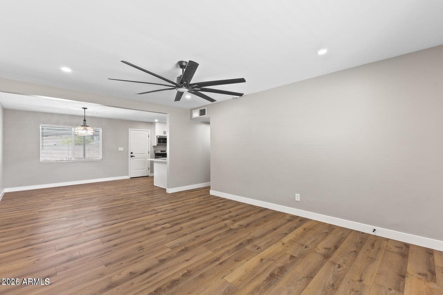 724 W Missouri Avenue — photo 3