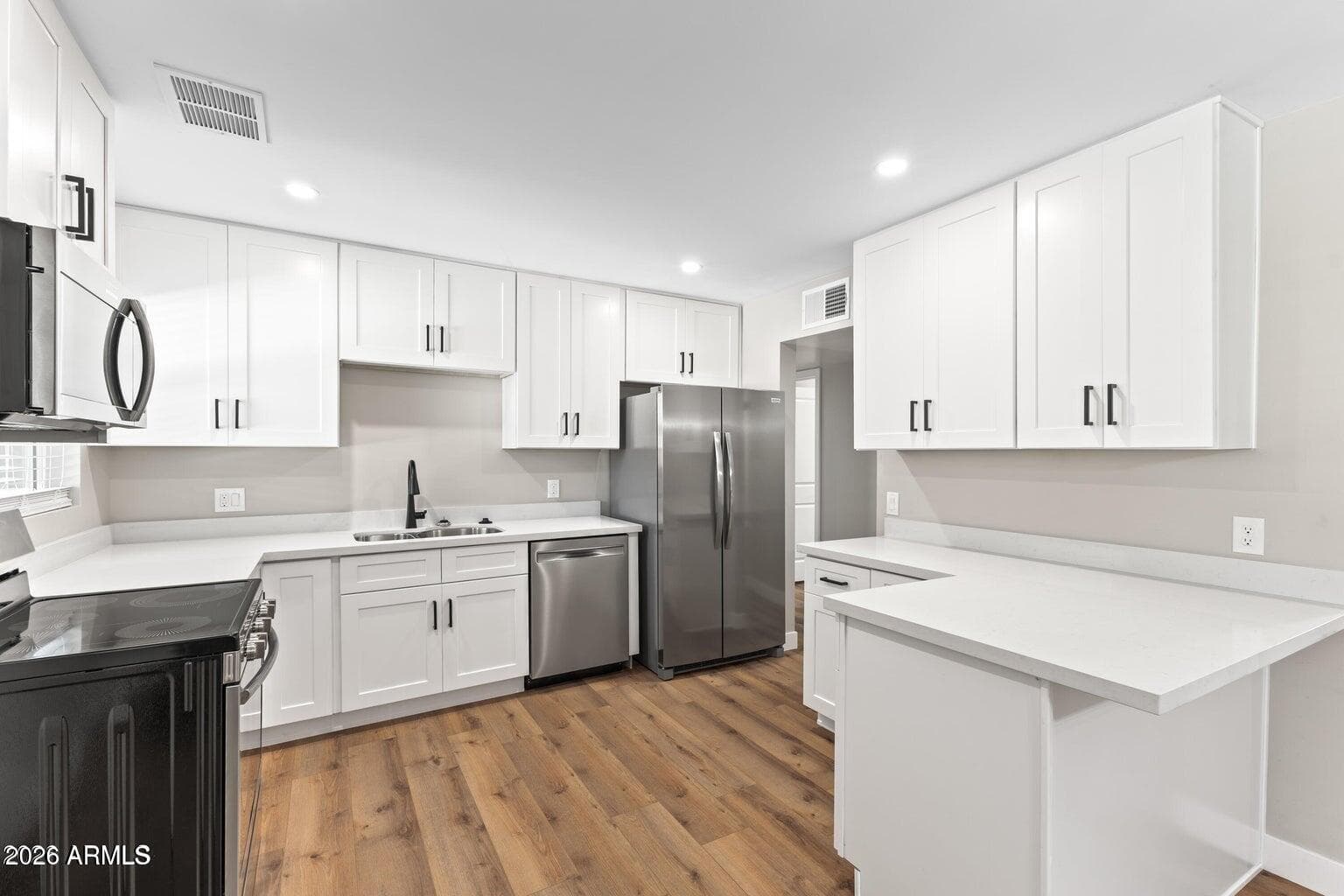 724 W Missouri Avenue — photo 8