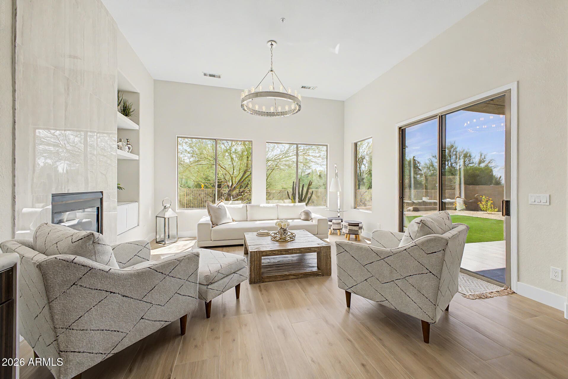 6005 E Smokehouse Trail