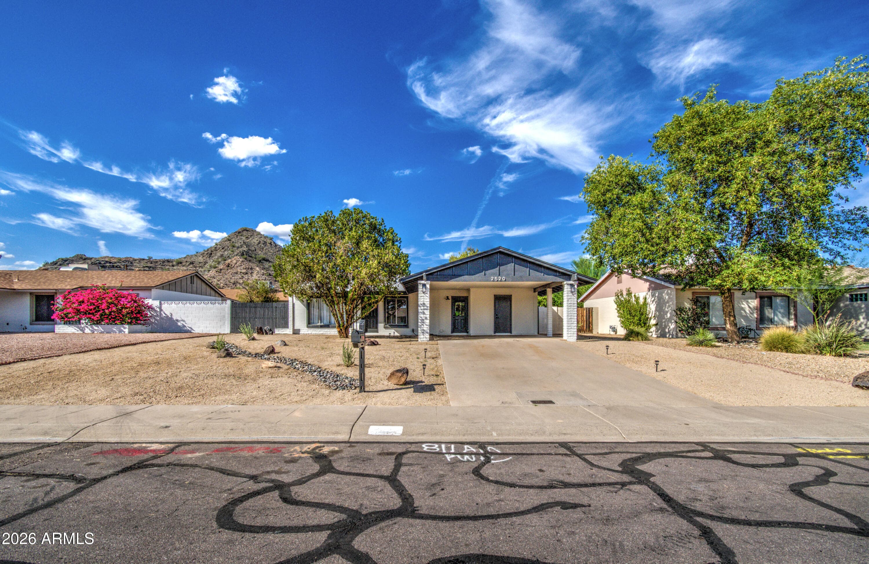 2520 E Dahlia Drive — photo 2