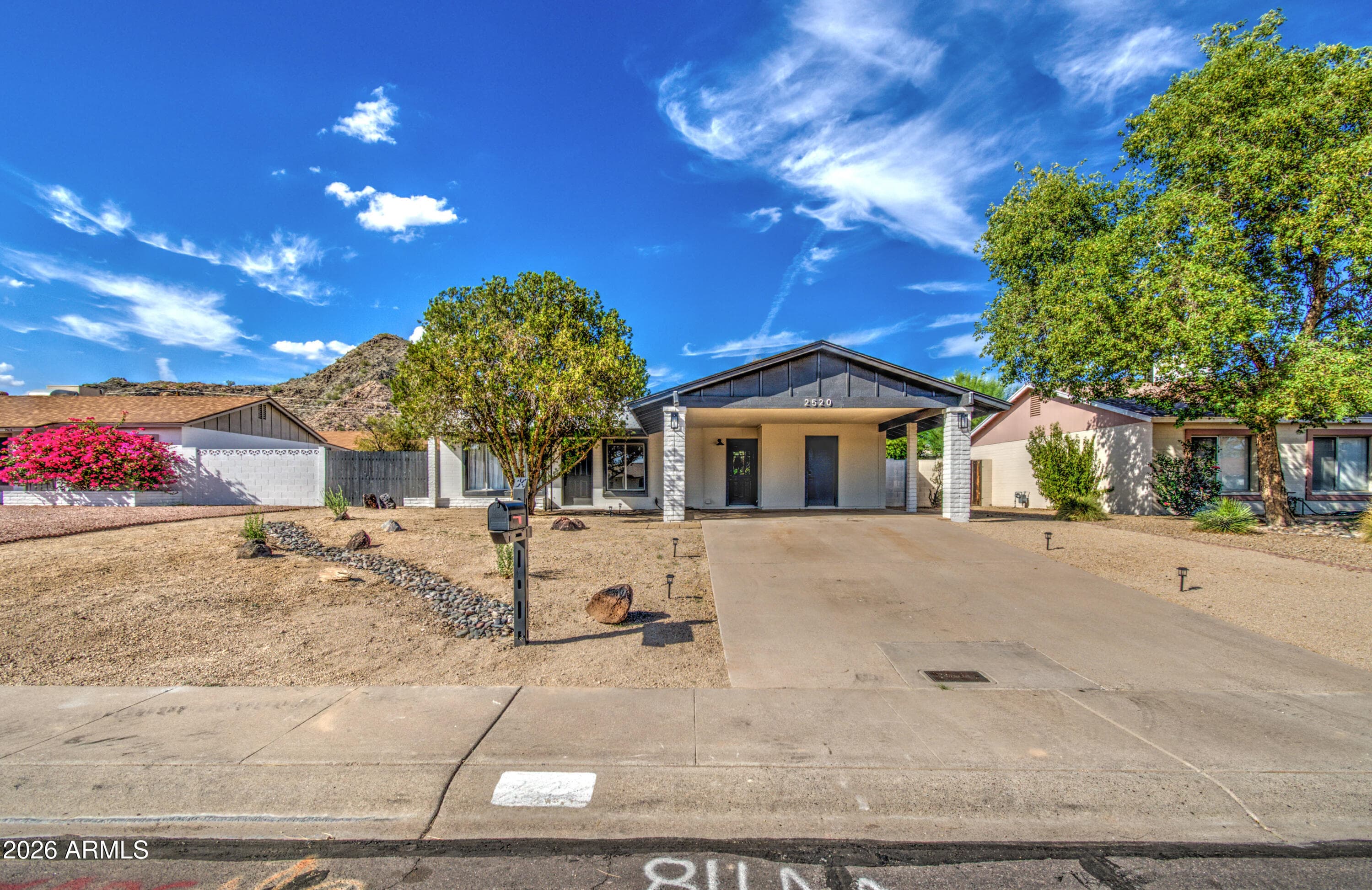 2520 E Dahlia Drive — photo 3