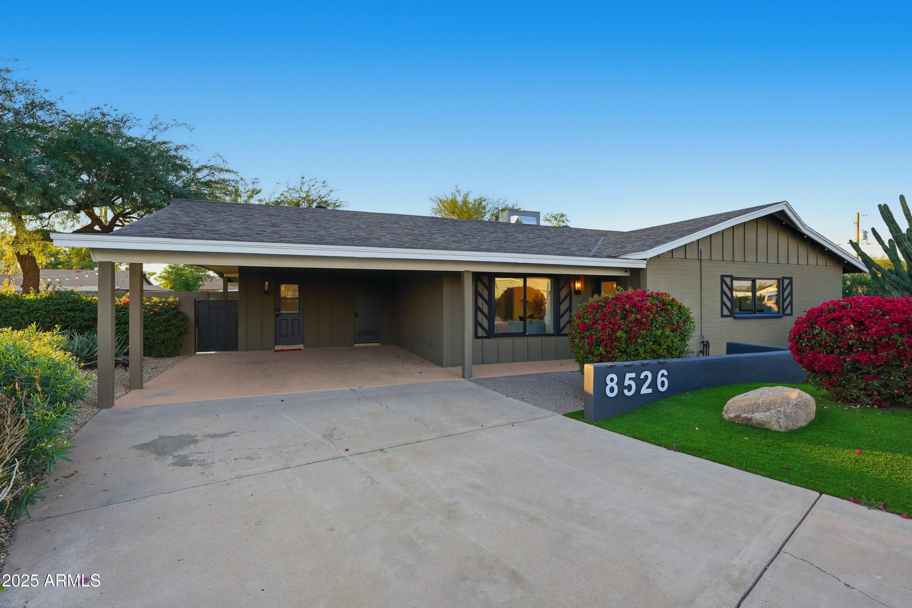 8526 E Whitton Avenue — photo 5