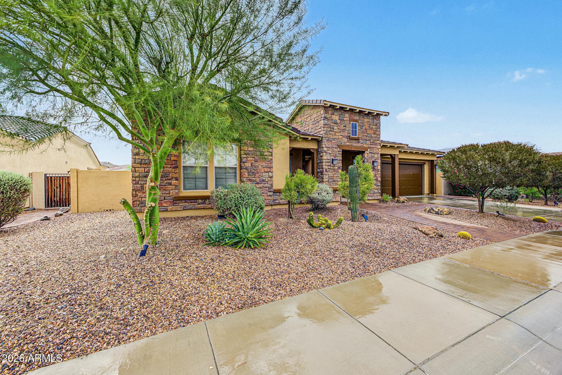 18106 W Acacia Drive — photo 2