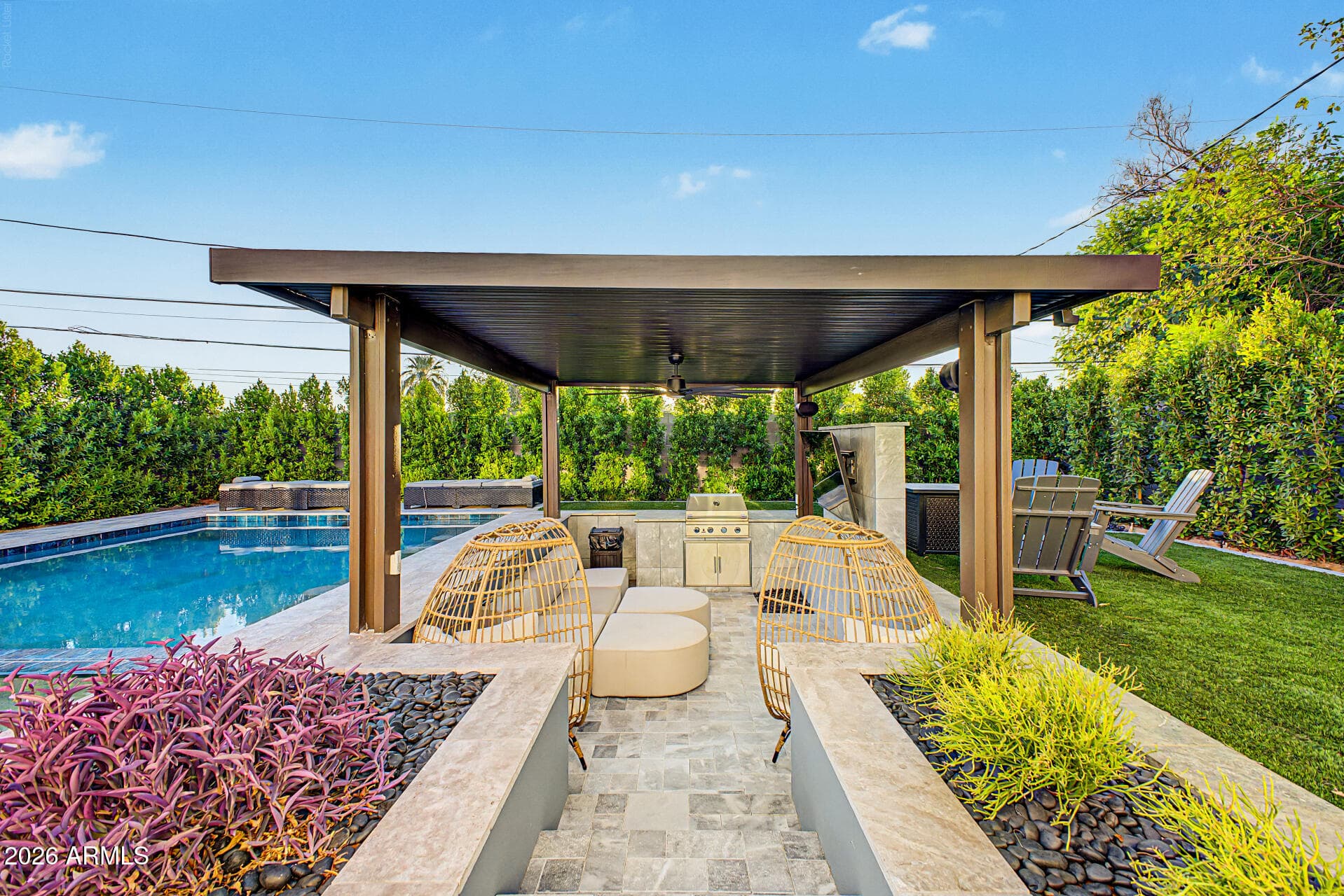 2336 N 28th Place