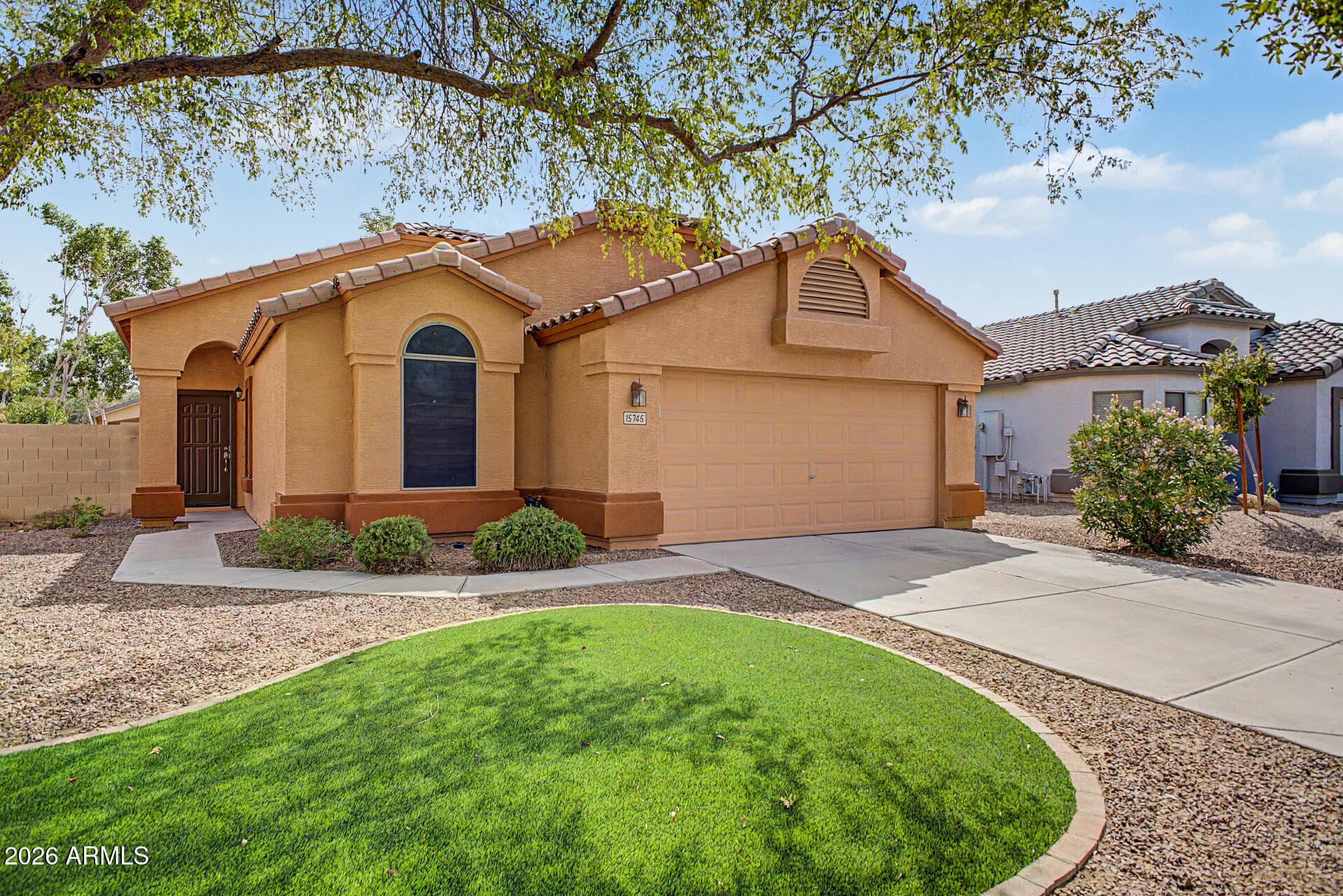 15745 W Latham Street — photo 2