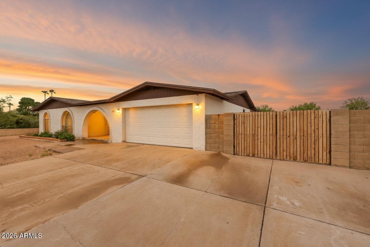 3143 W Julie Drive — photo 2