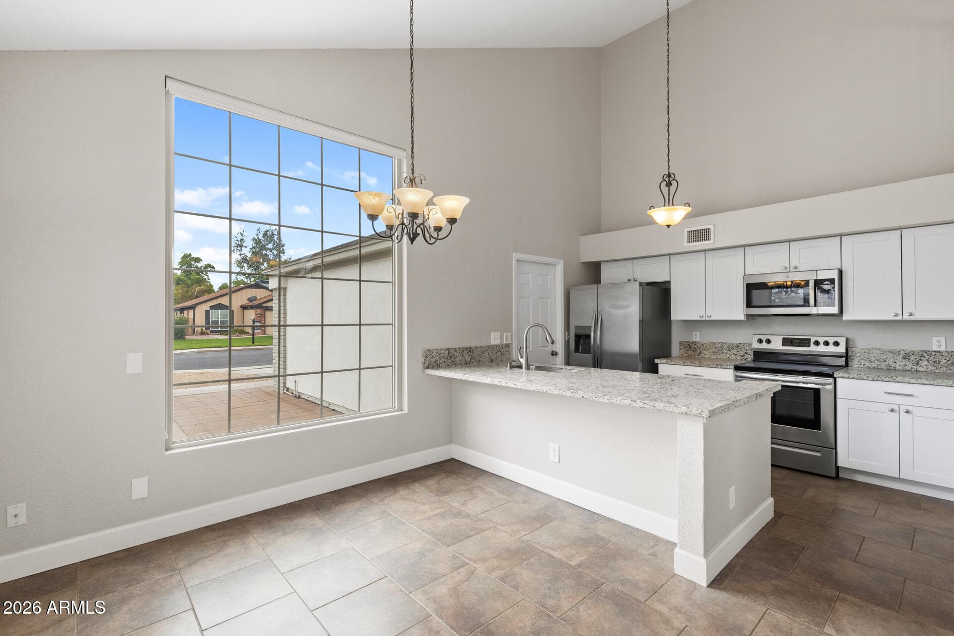 854 E Manor Drive — photo 2