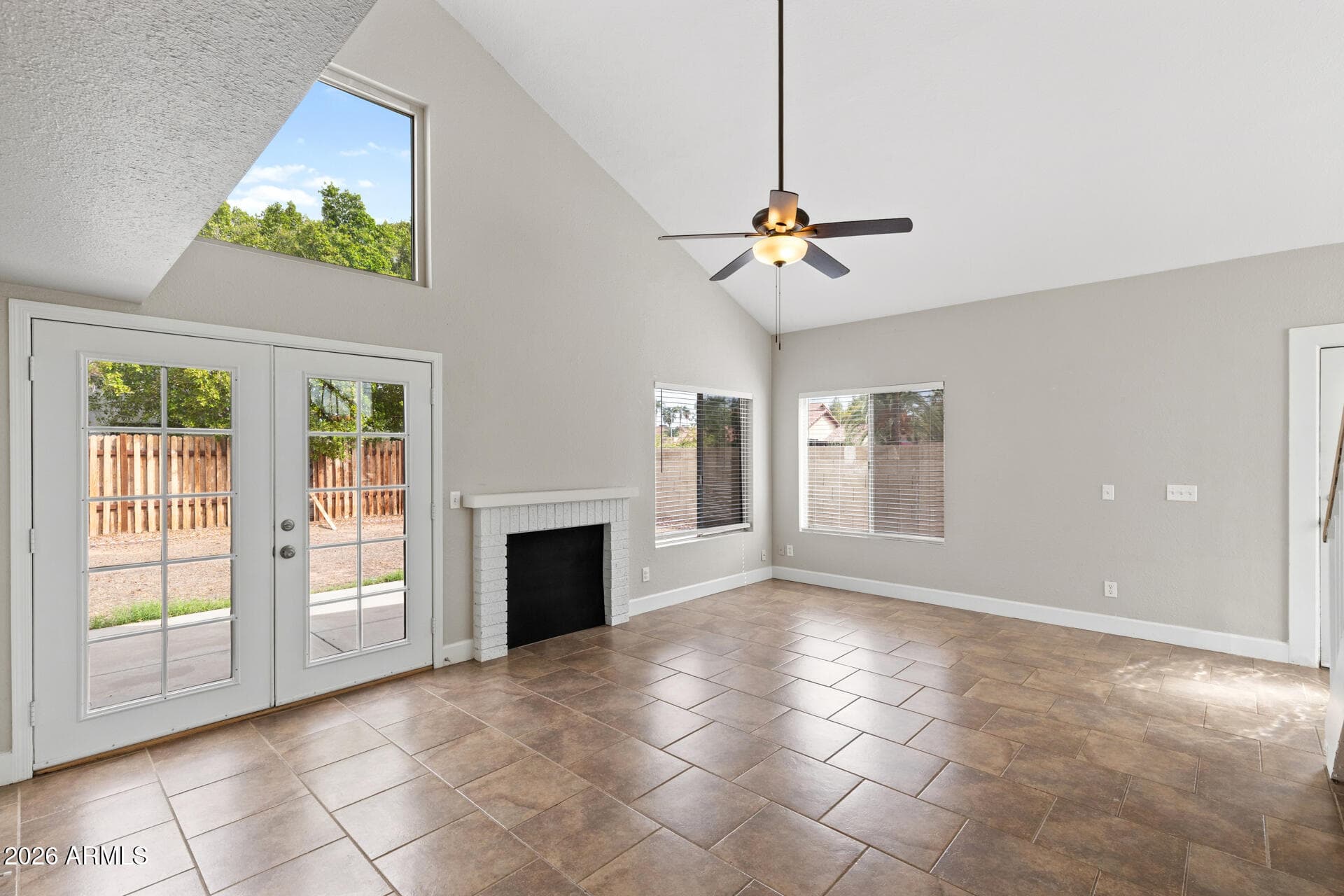 854 E Manor Drive — photo 3
