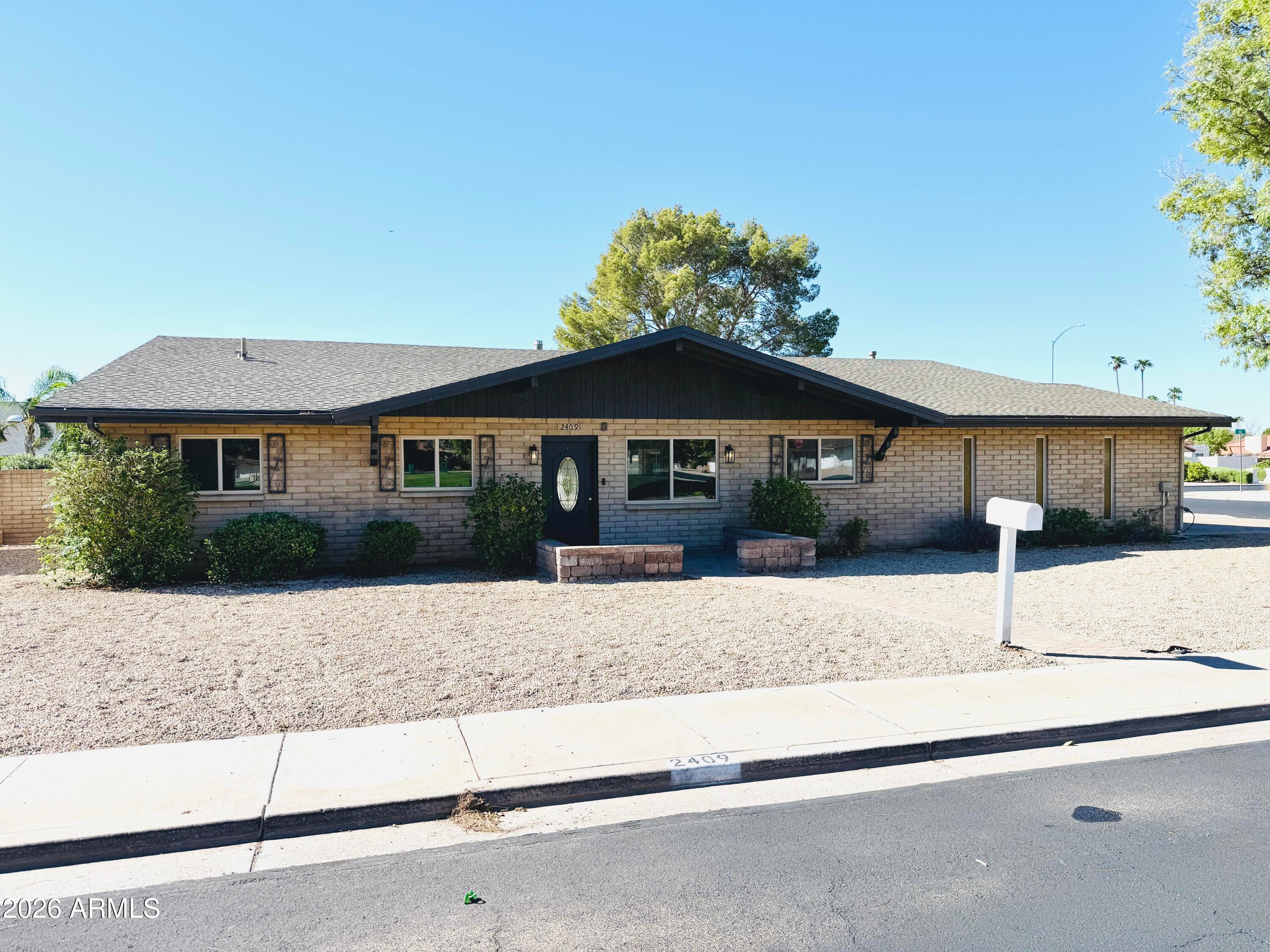 2409 E Inglewood Street