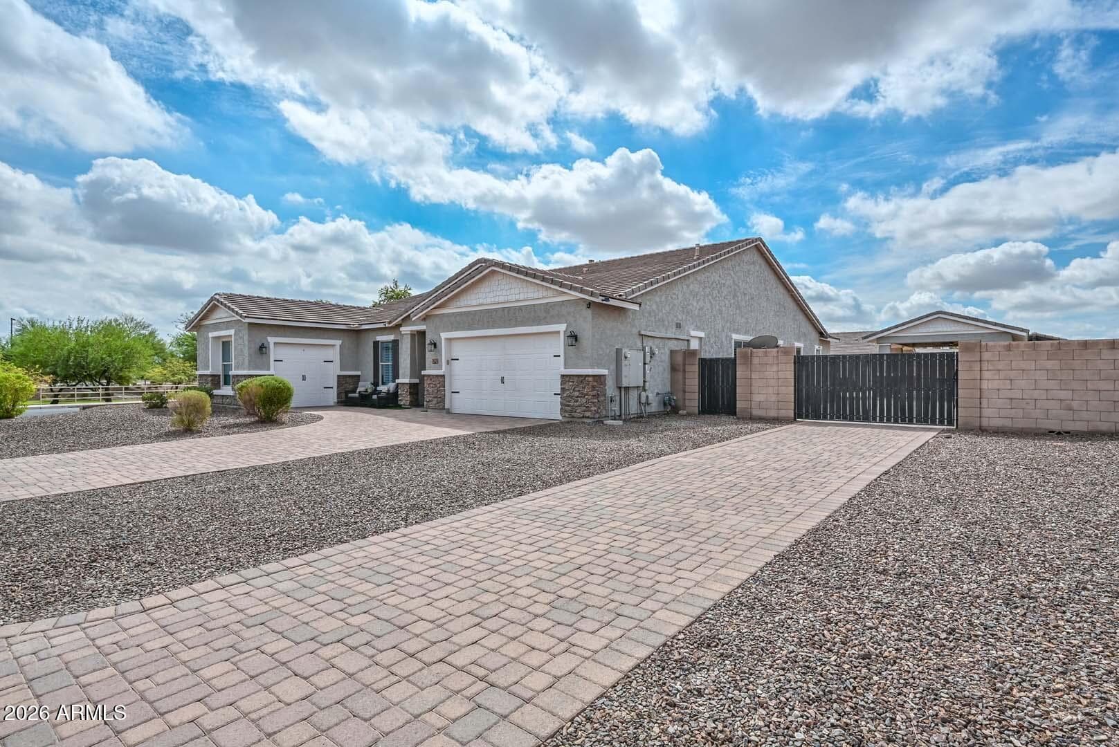 18373 W Sells Drive — photo 4