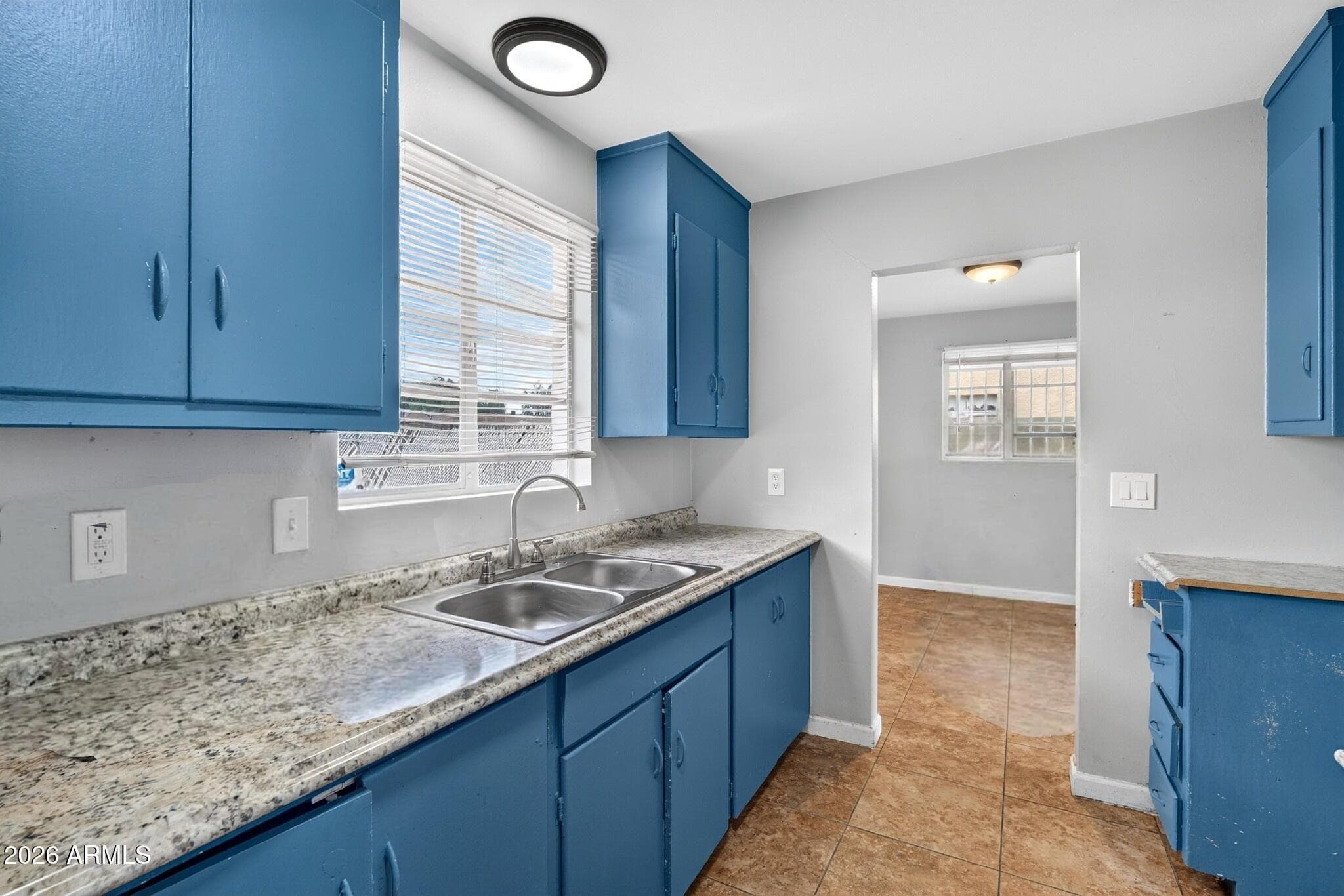 1032 N 27th Drive — photo 5