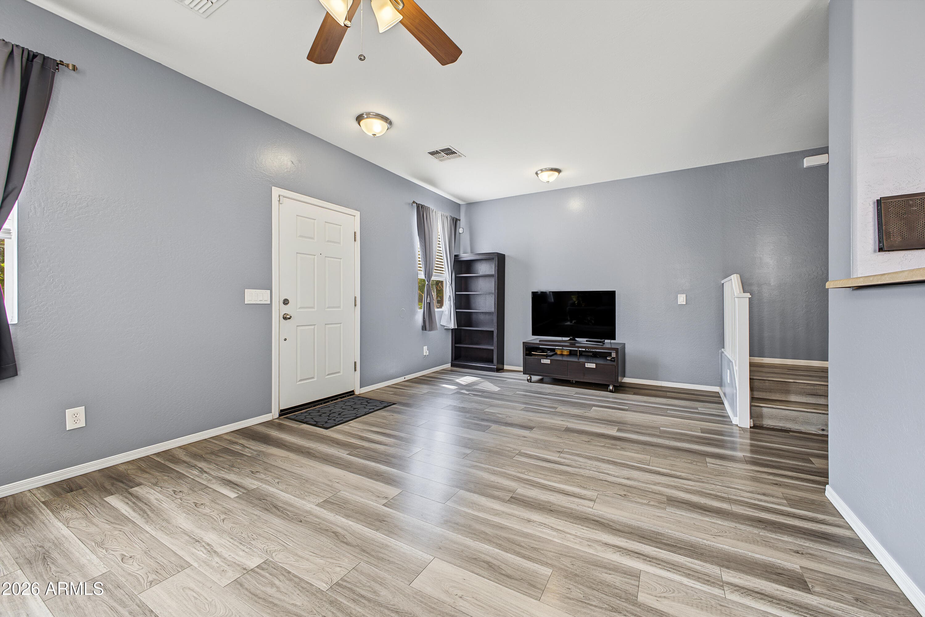 5318 W Albeniz Place — photo 2