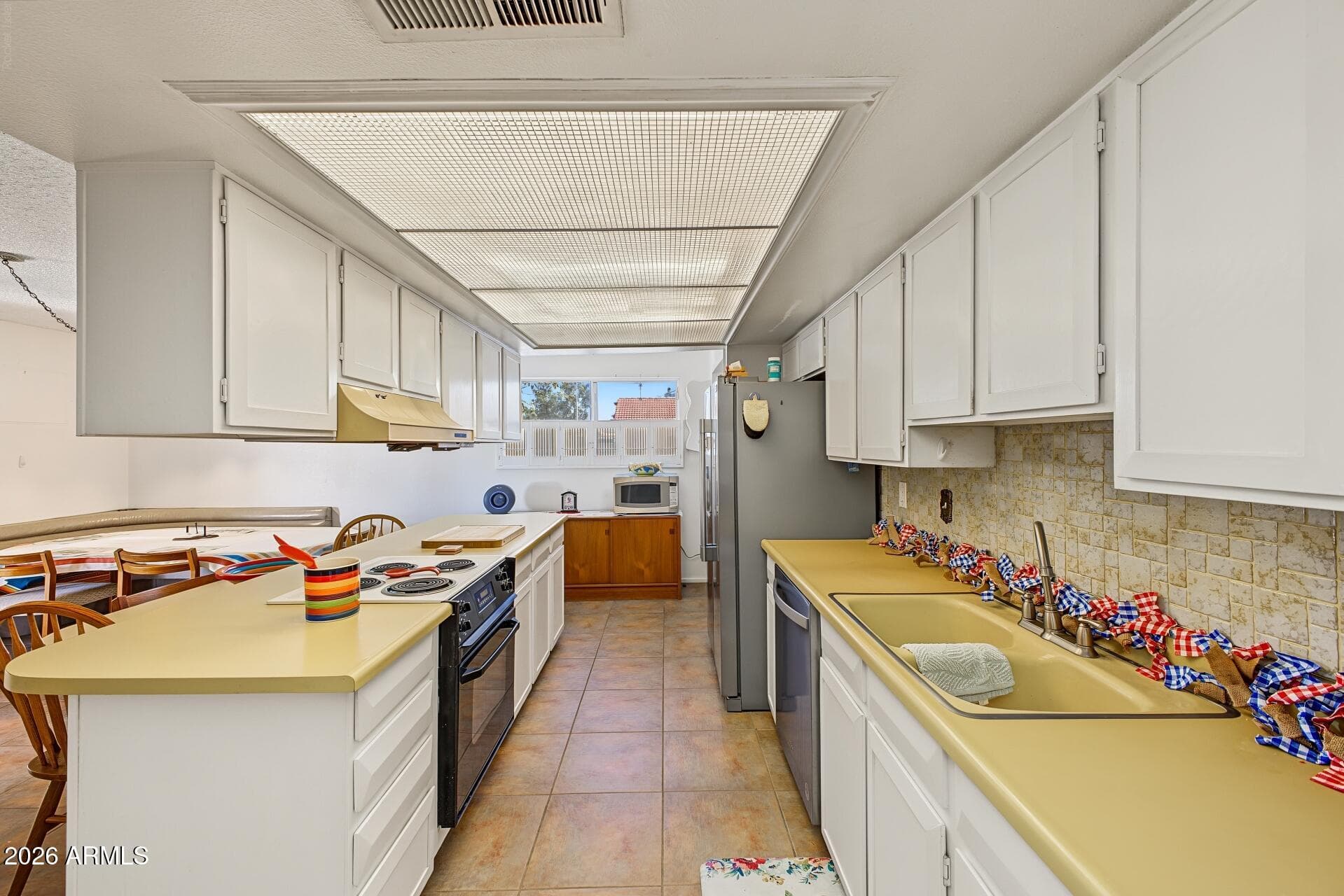 1200 W Laredo Street — photo 5