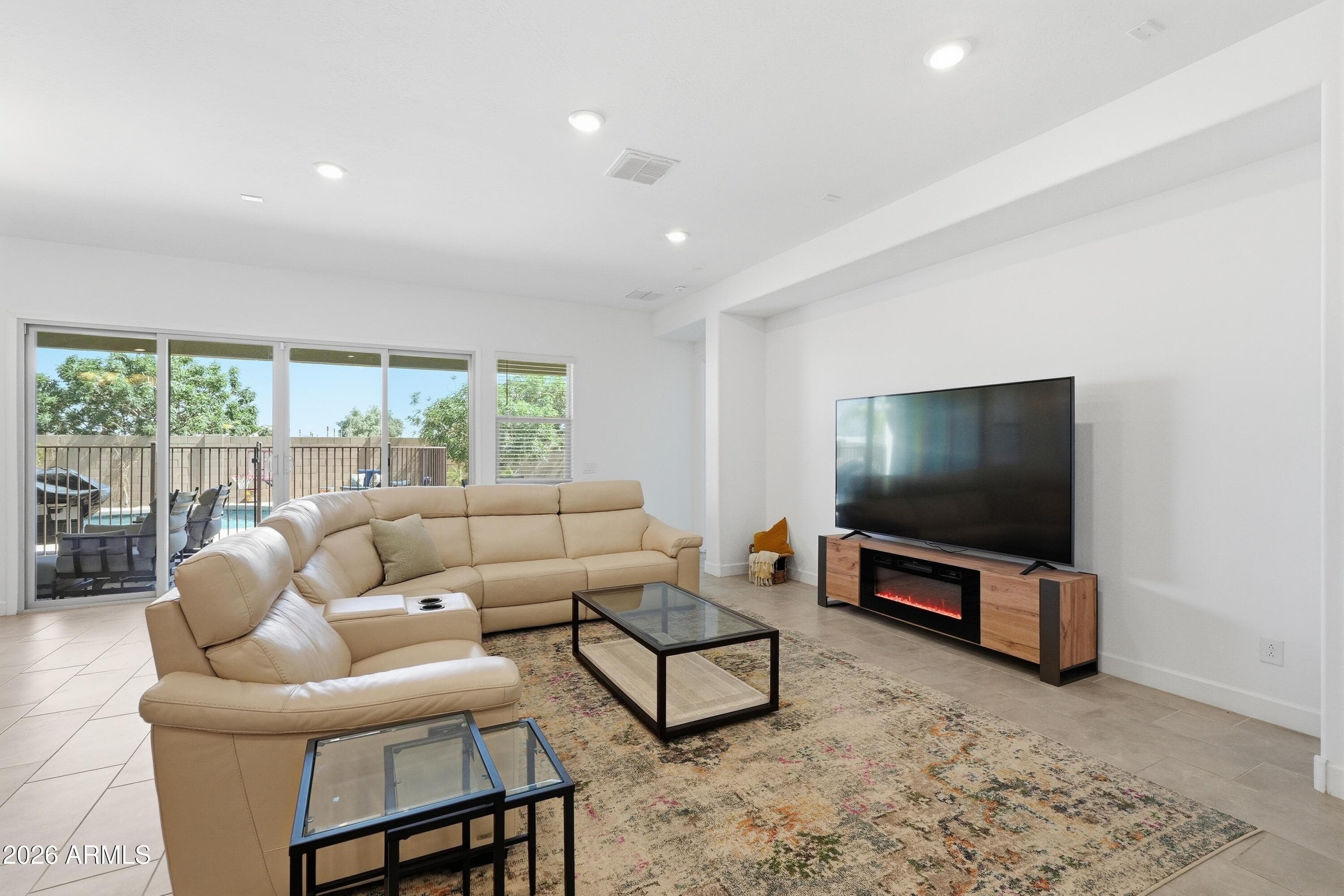 2522 E Pleasant Lane — photo 5