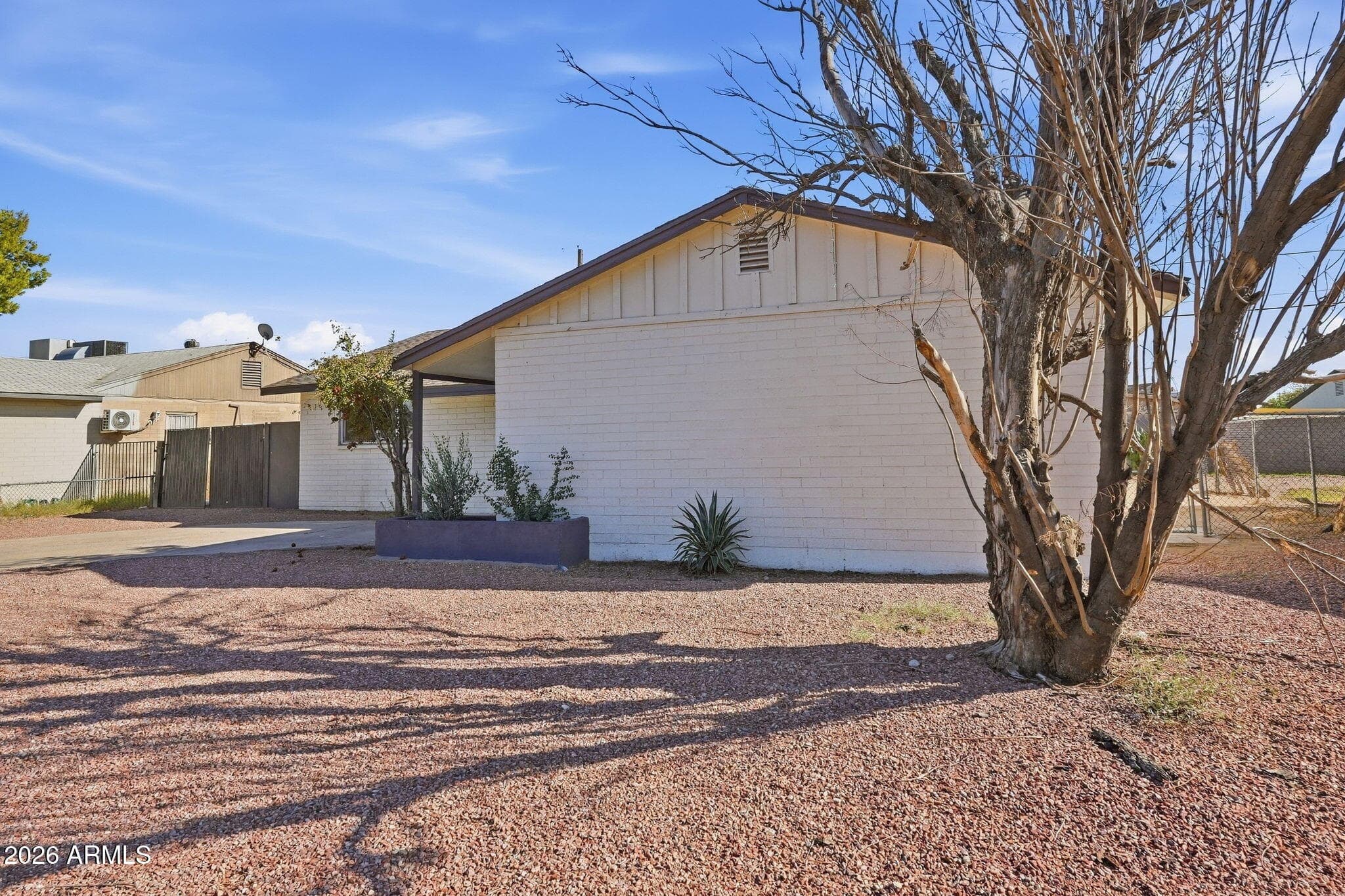 6425 W Rose Lane — photo 2