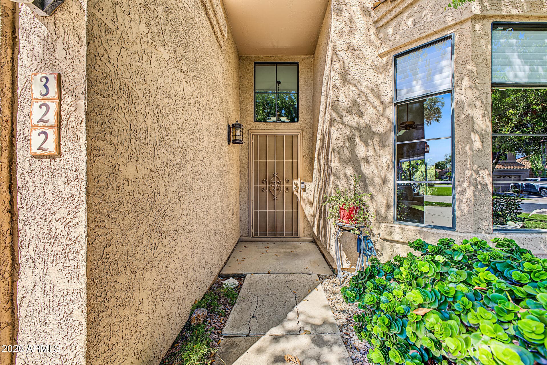 322 E Hearne Way — photo 8