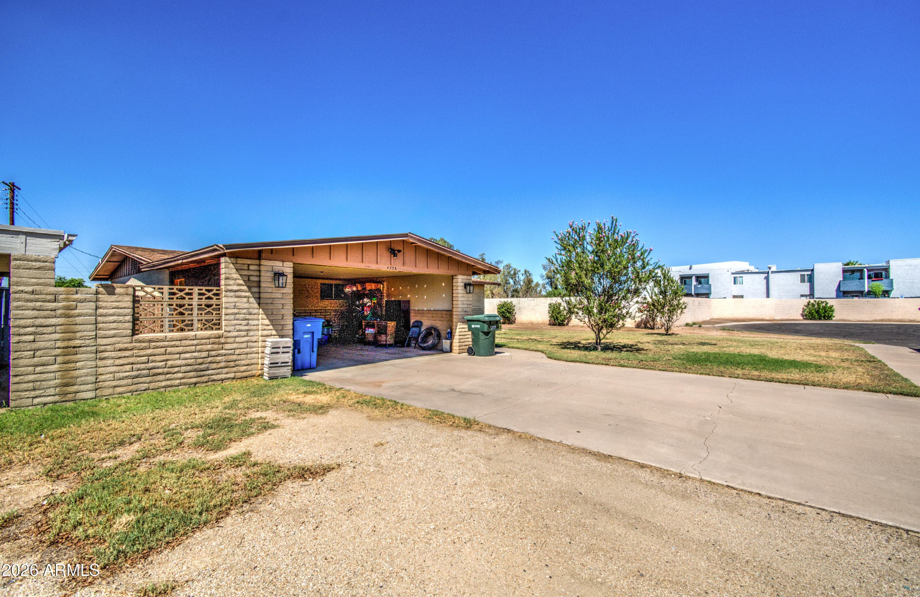 4738 N 40th Drive — photo 4