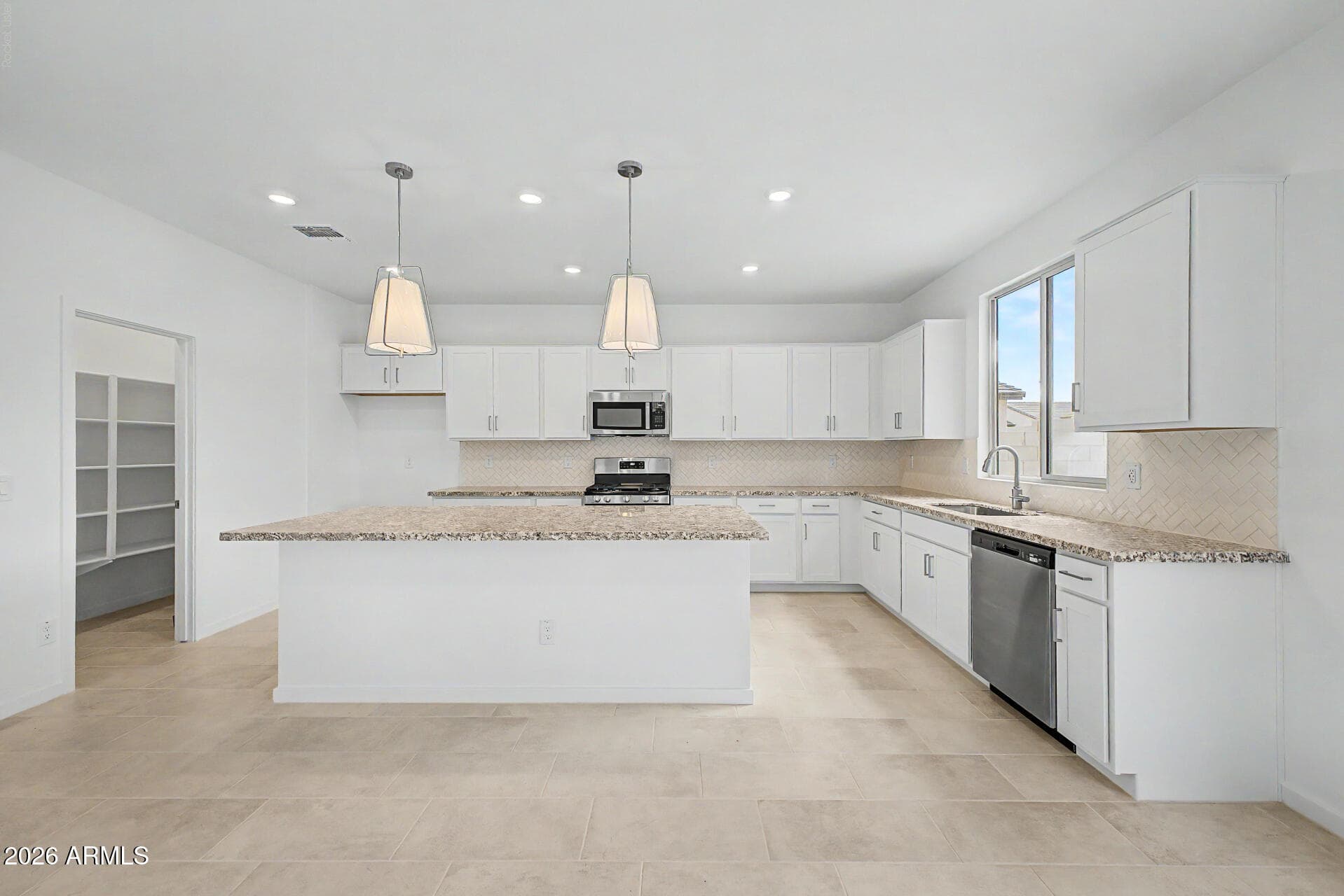 22321 W Irma Lane — photo 4
