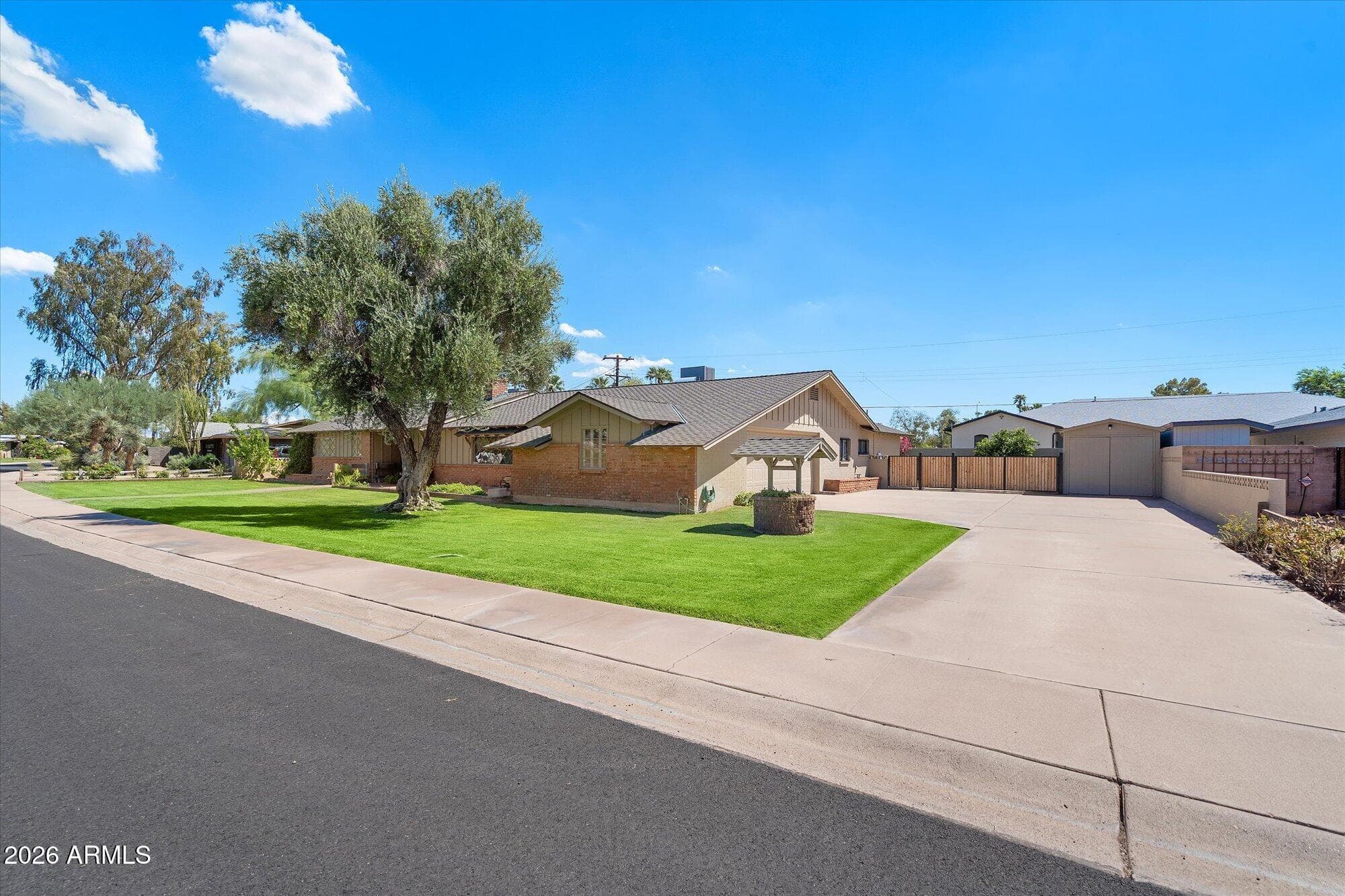 321 E Concorda Drive — photo 3