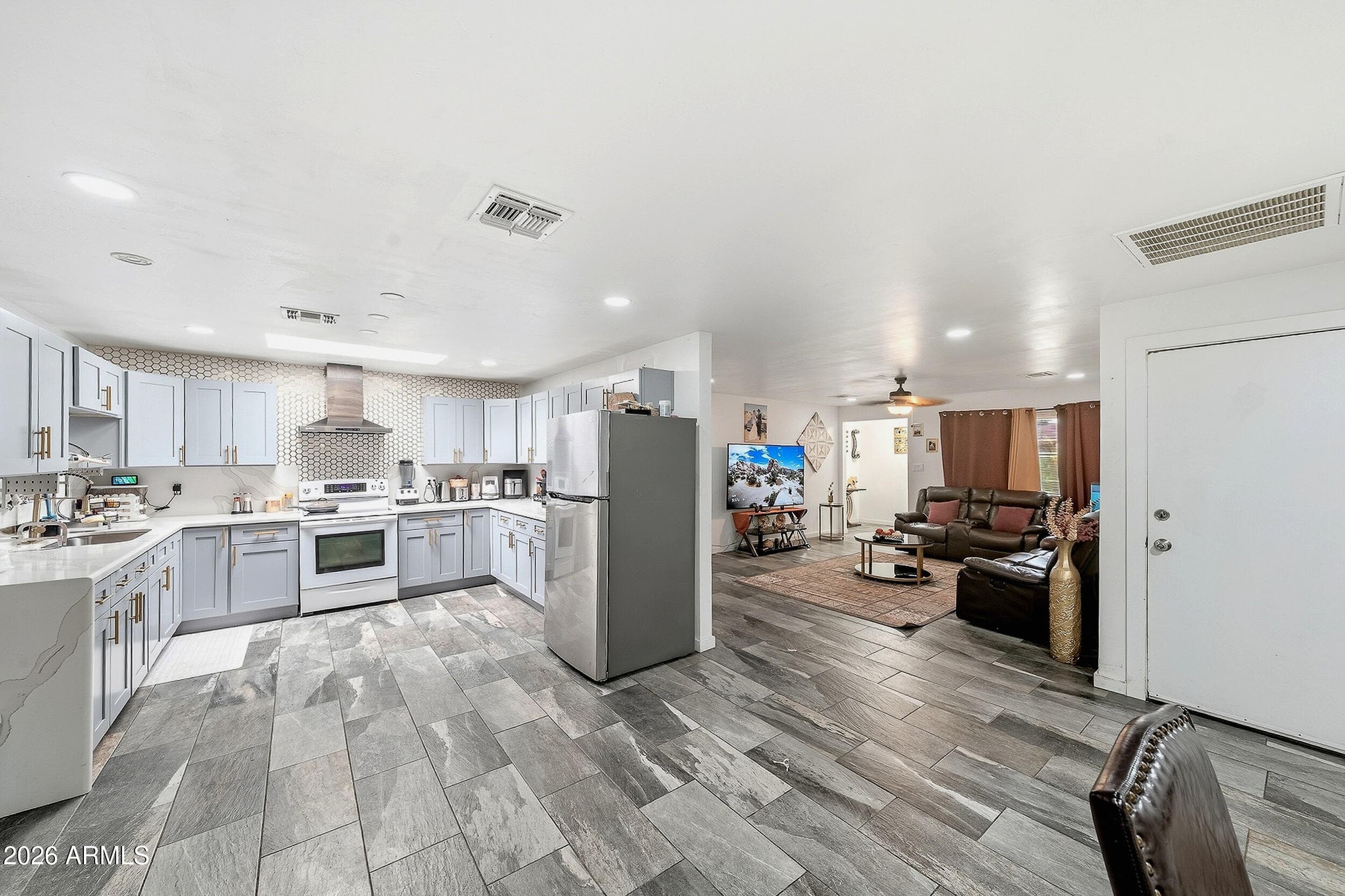 8117 W Elm Street — photo 3