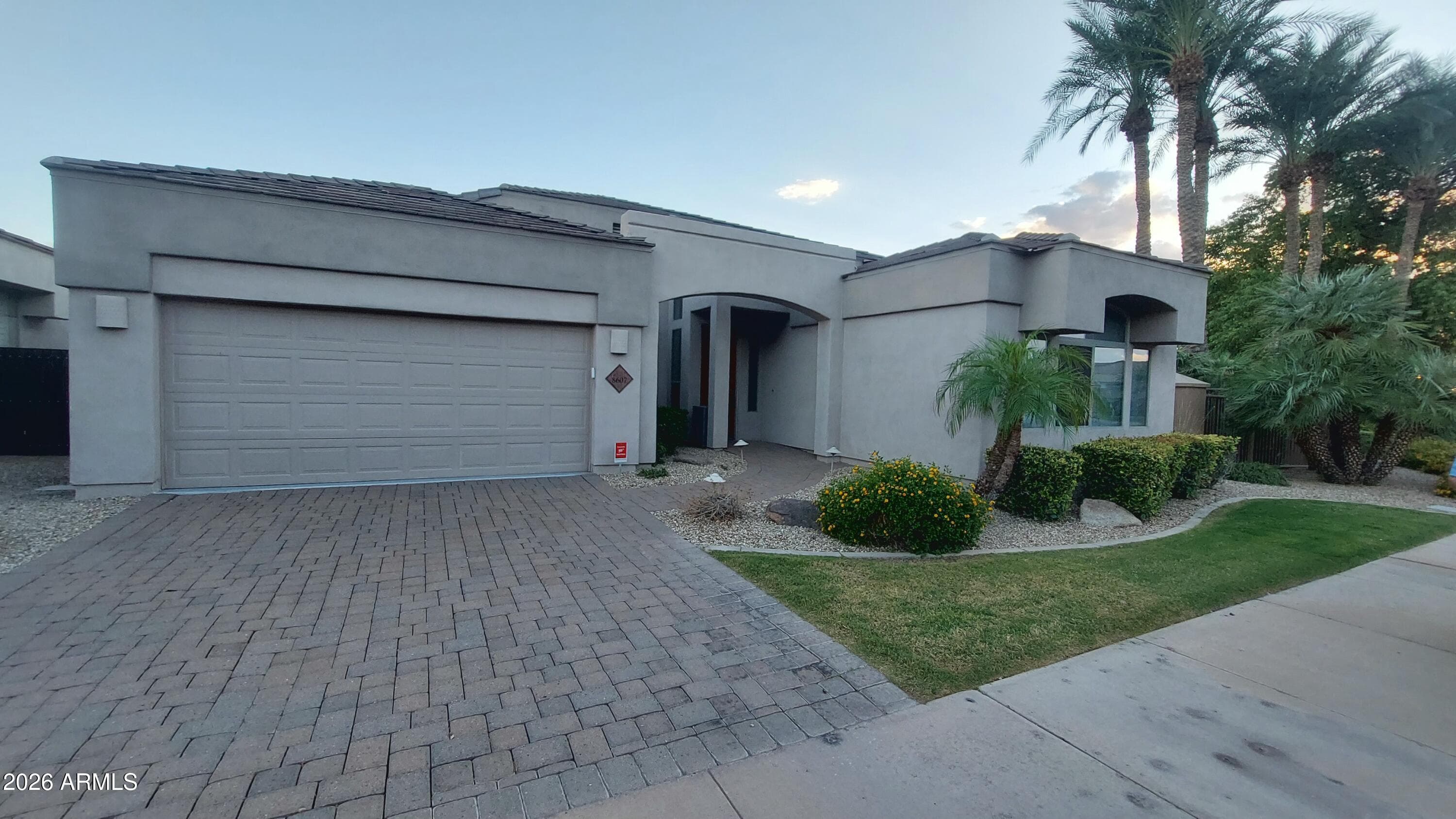 8607 E Tuckey Lane — photo 2