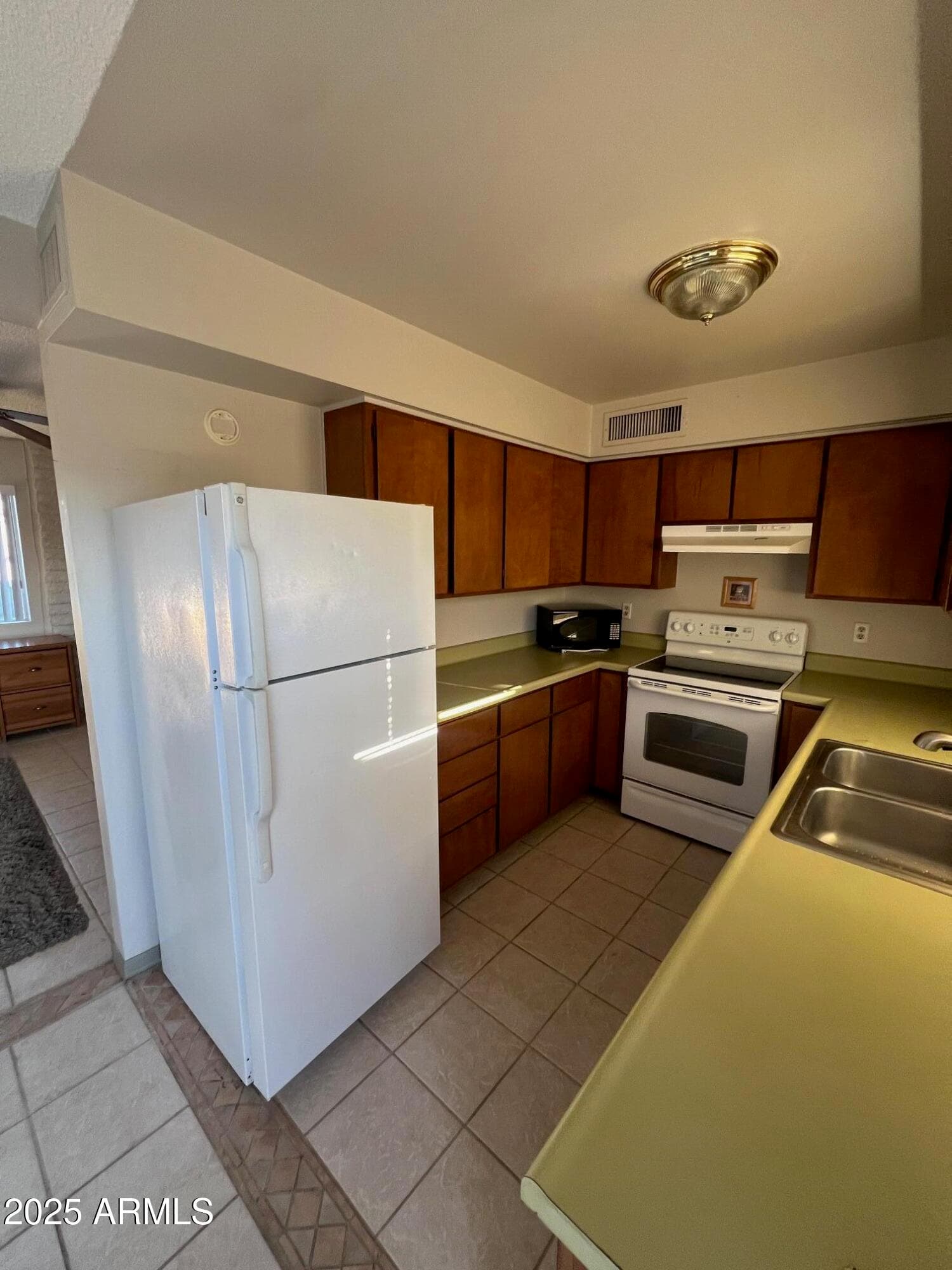 5518 E Lindstrom Lane B6 — photo 2