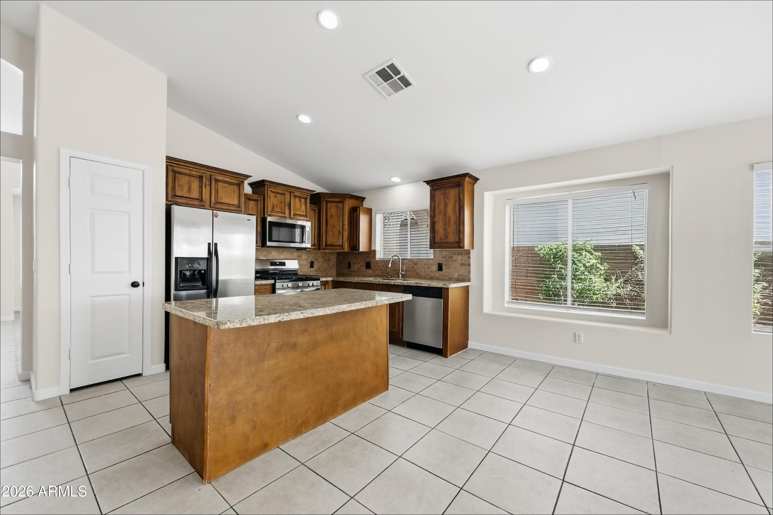 627 E Shannon Street — photo 4