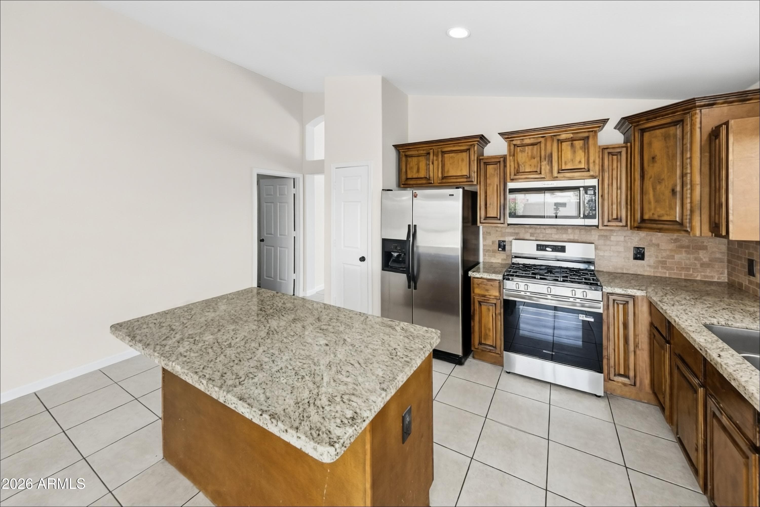 627 E Shannon Street — photo 5