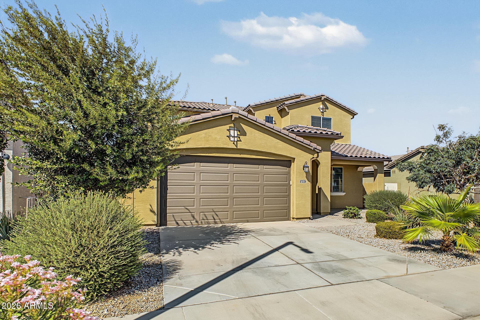 17228 W Dahlia Drive — photo 8