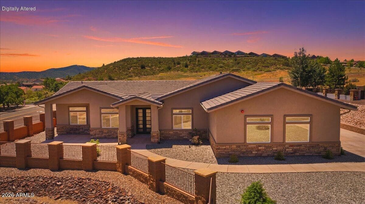 395 Zachary Drive — photo 2