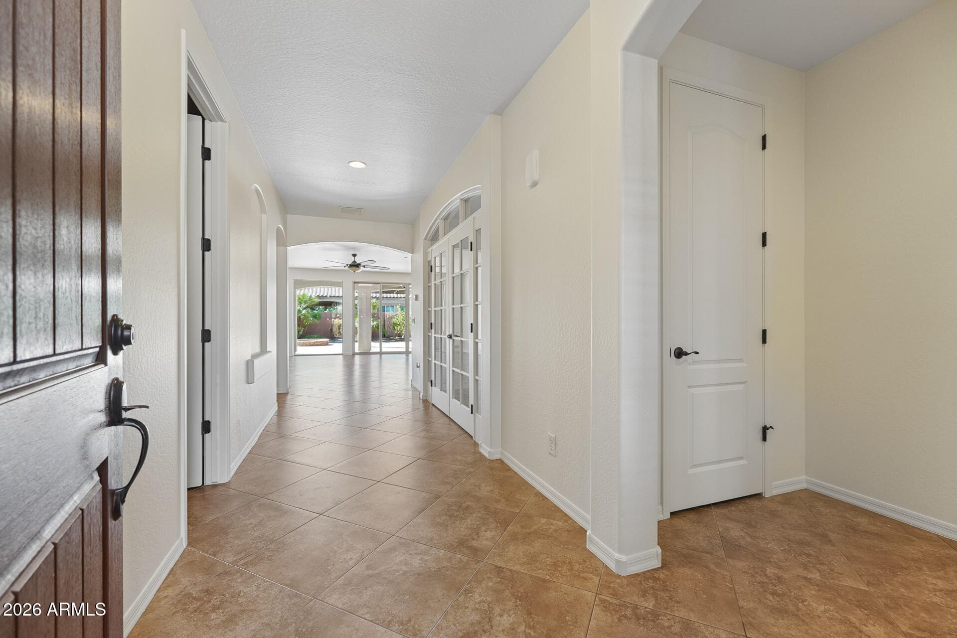 1633 E Nightingale Lane — photo 2