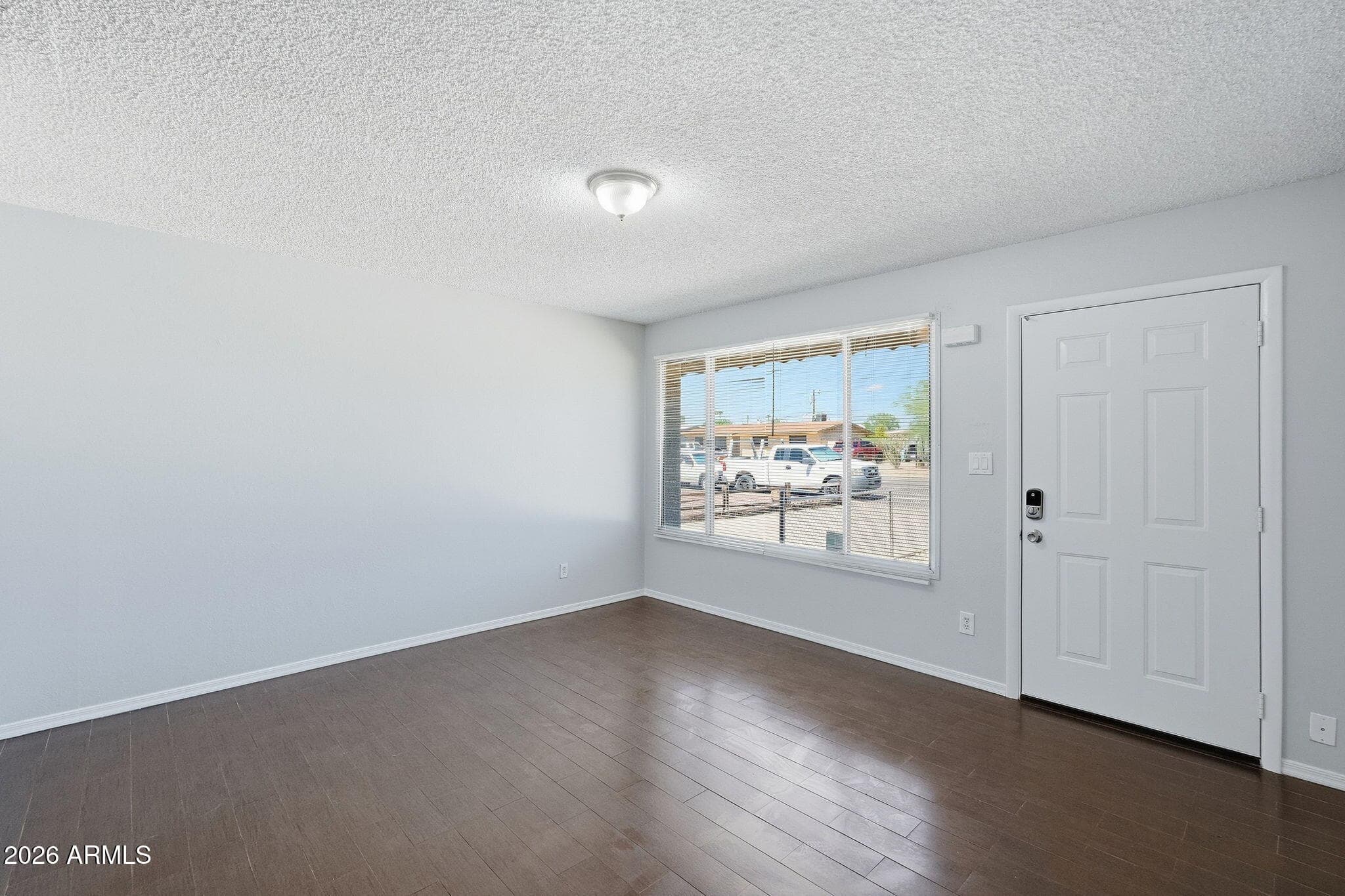2219 W Cholla Street — photo 2