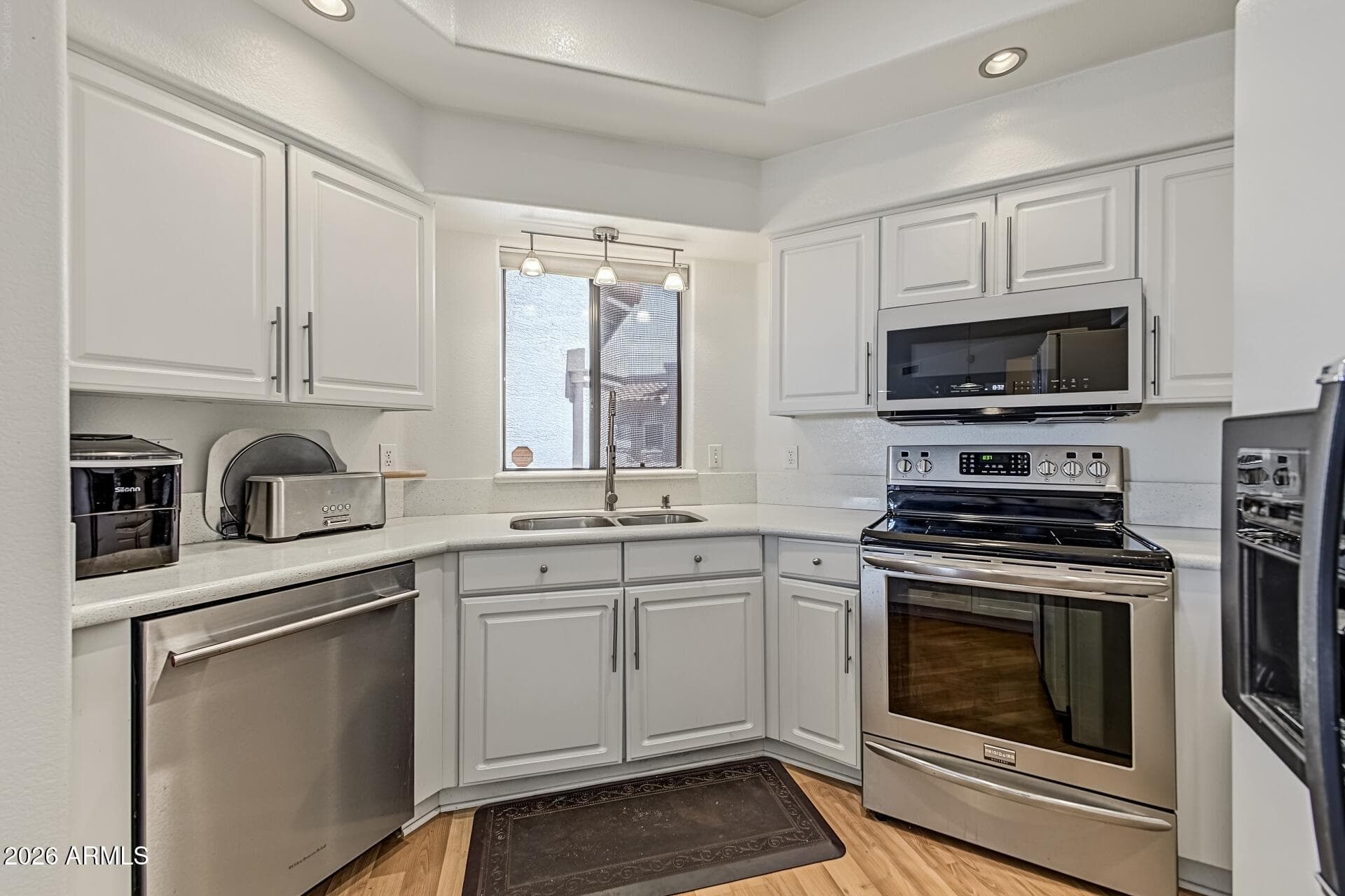 9151 W Greenway Road 226 — photo 4