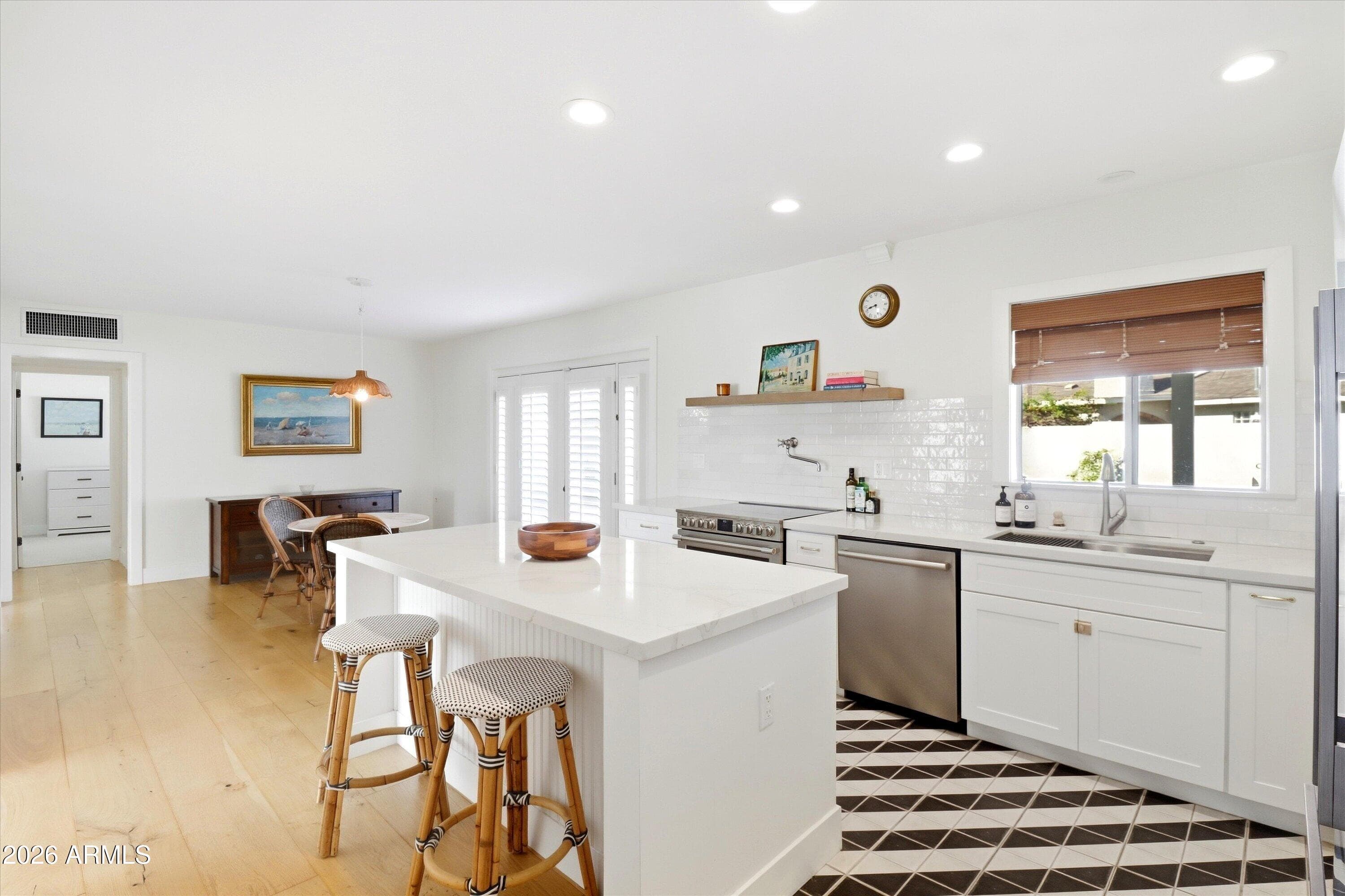 6146 N 10th Avenue — photo 3
