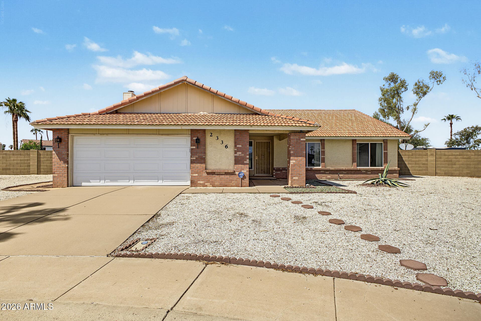 2336 W Highland Court — photo 2
