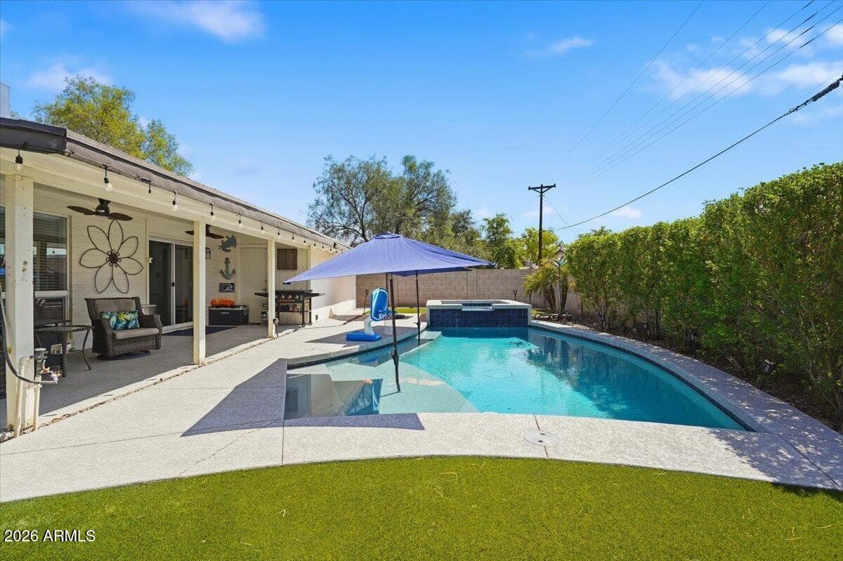 1209 W Medlock Drive — photo 2