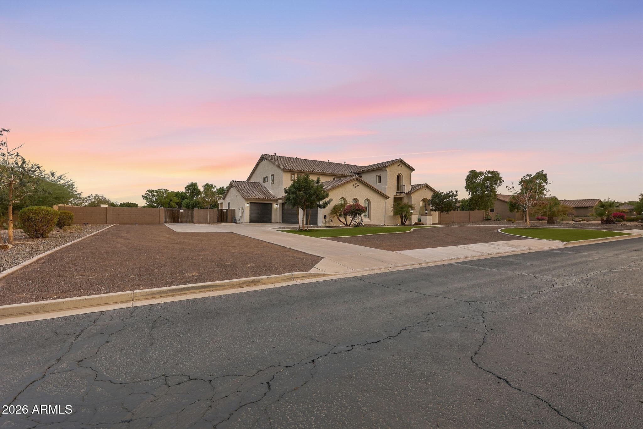14139 W Christy Drive — photo 2
