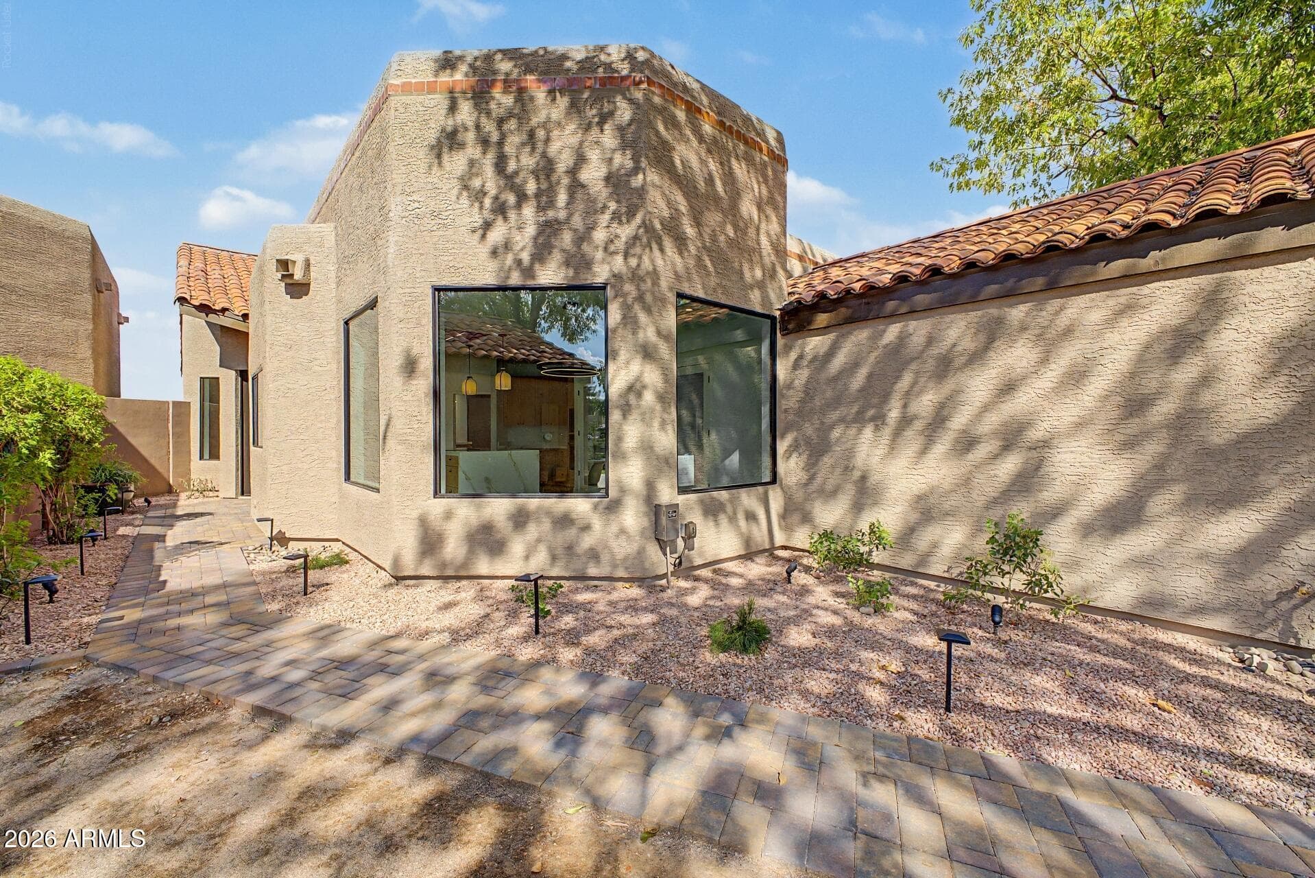 4024 E Paradise Drive — photo 2