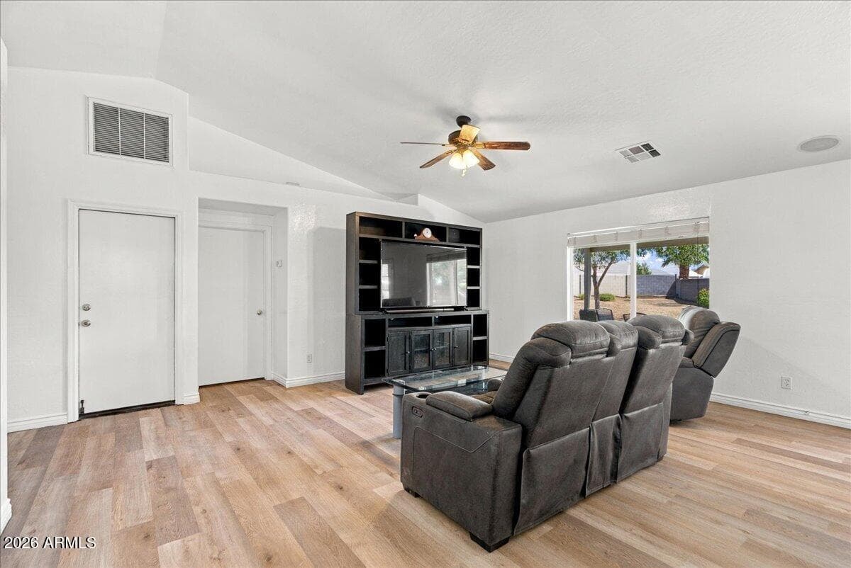 555 S Hastings — photo 6