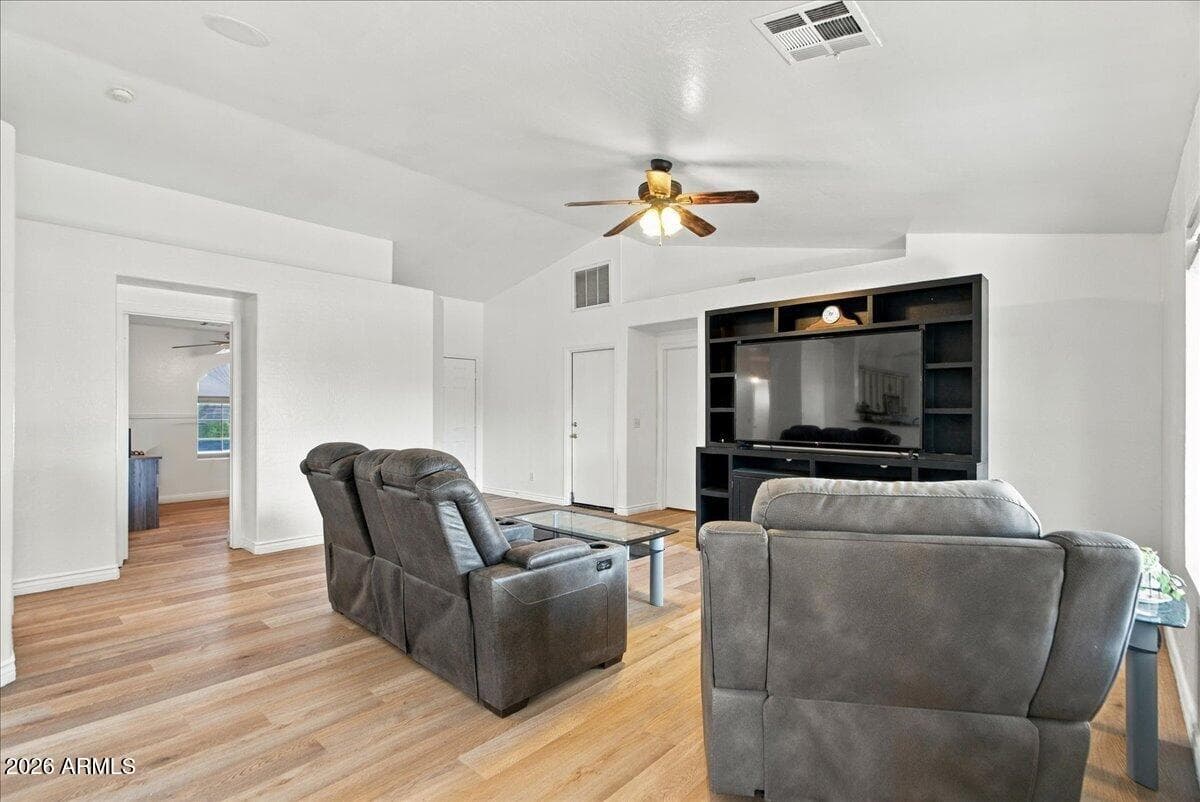 555 S Hastings — photo 7