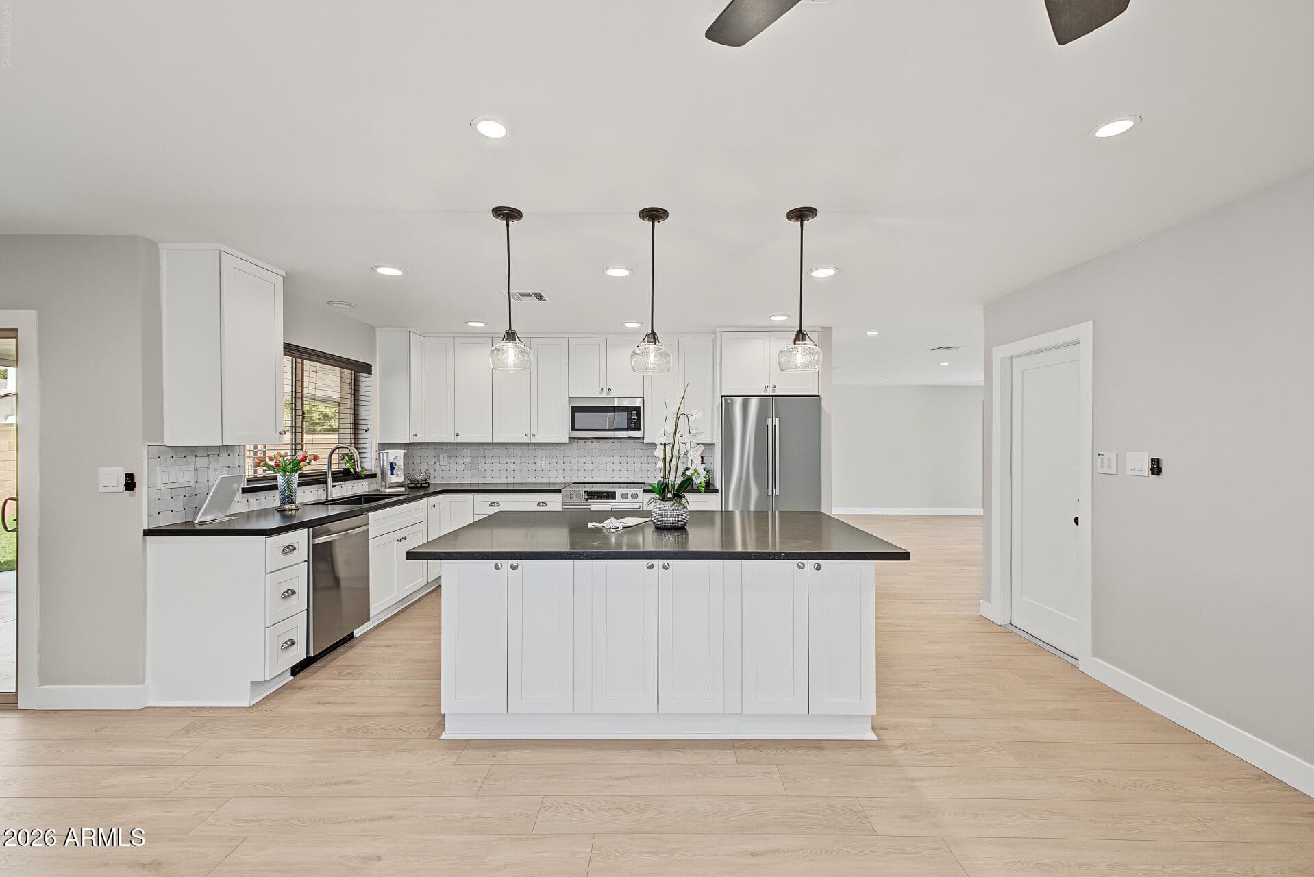 1650 W Loma Lane — photo 7