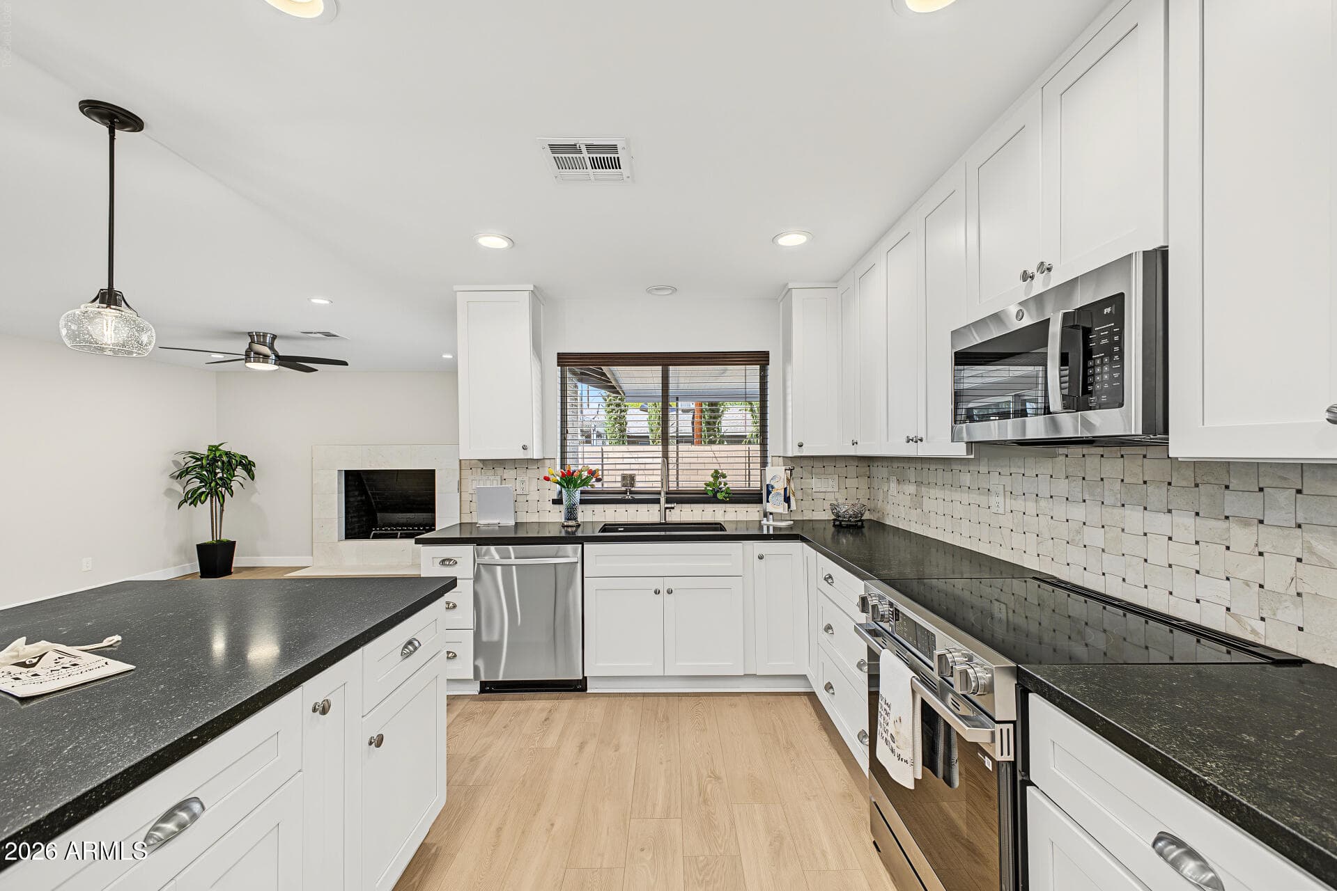 1650 W Loma Lane — photo 8