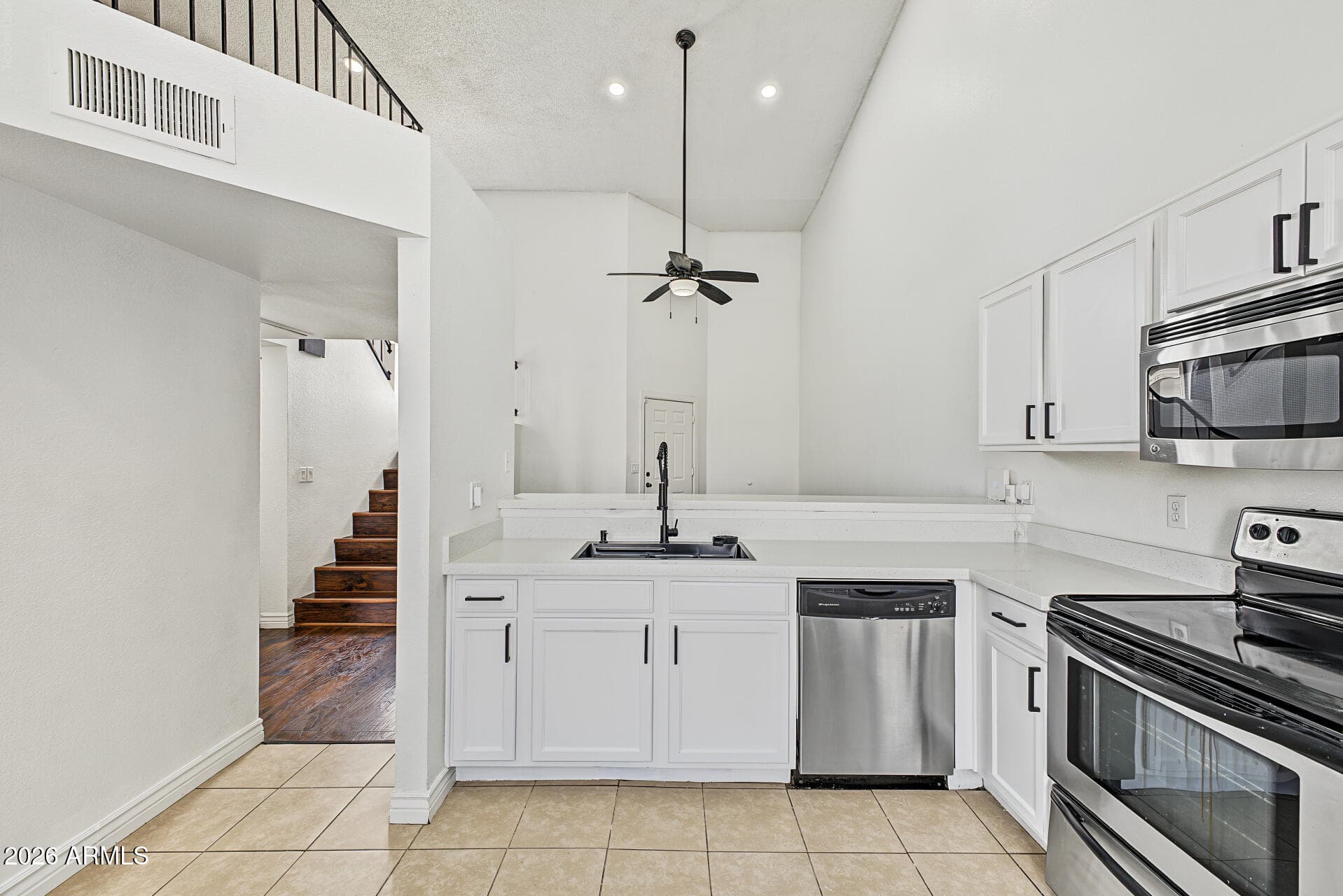 4828 W Orangewood Avenue 202 — photo 7