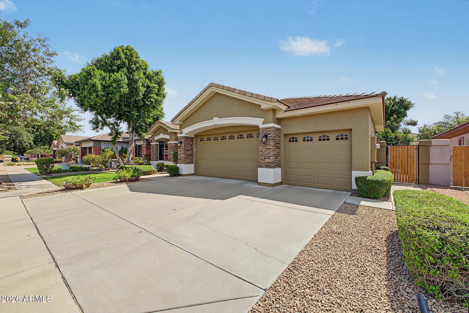 439 W Knight Lane — photo 3