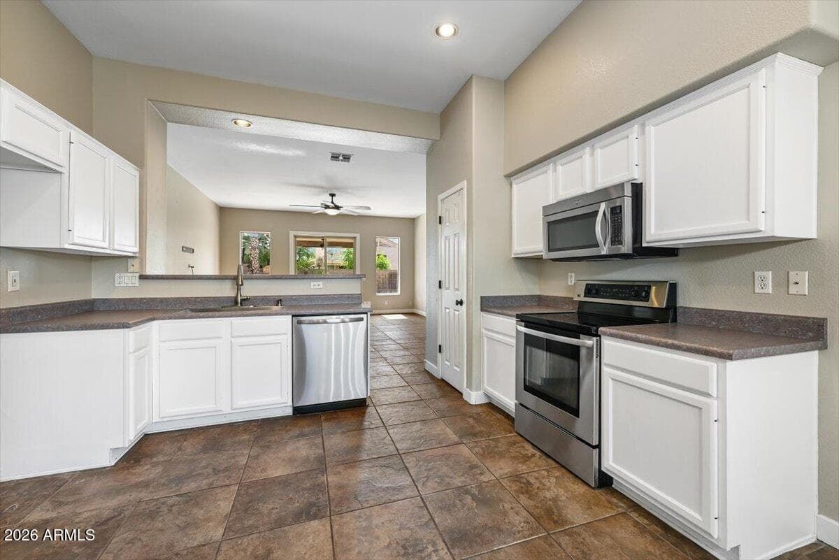 5421 W Mercury Way — photo 3