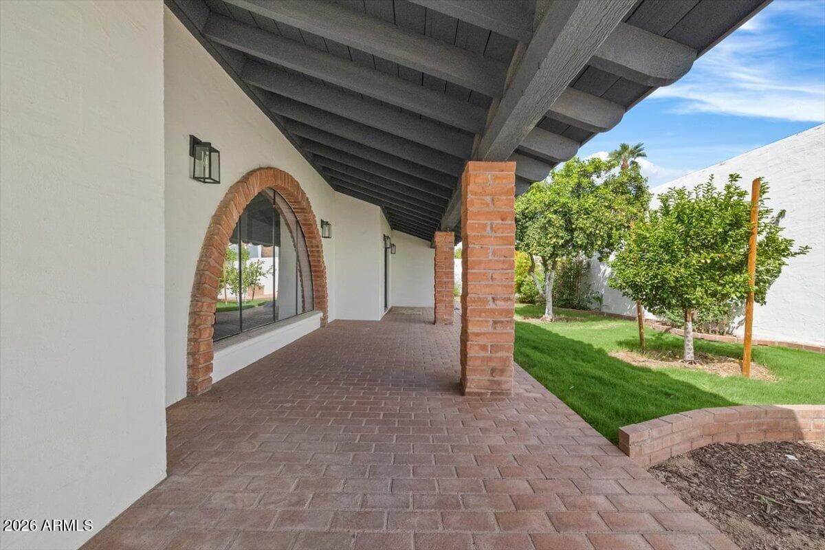 2018 E Balboa Drive — photo 4