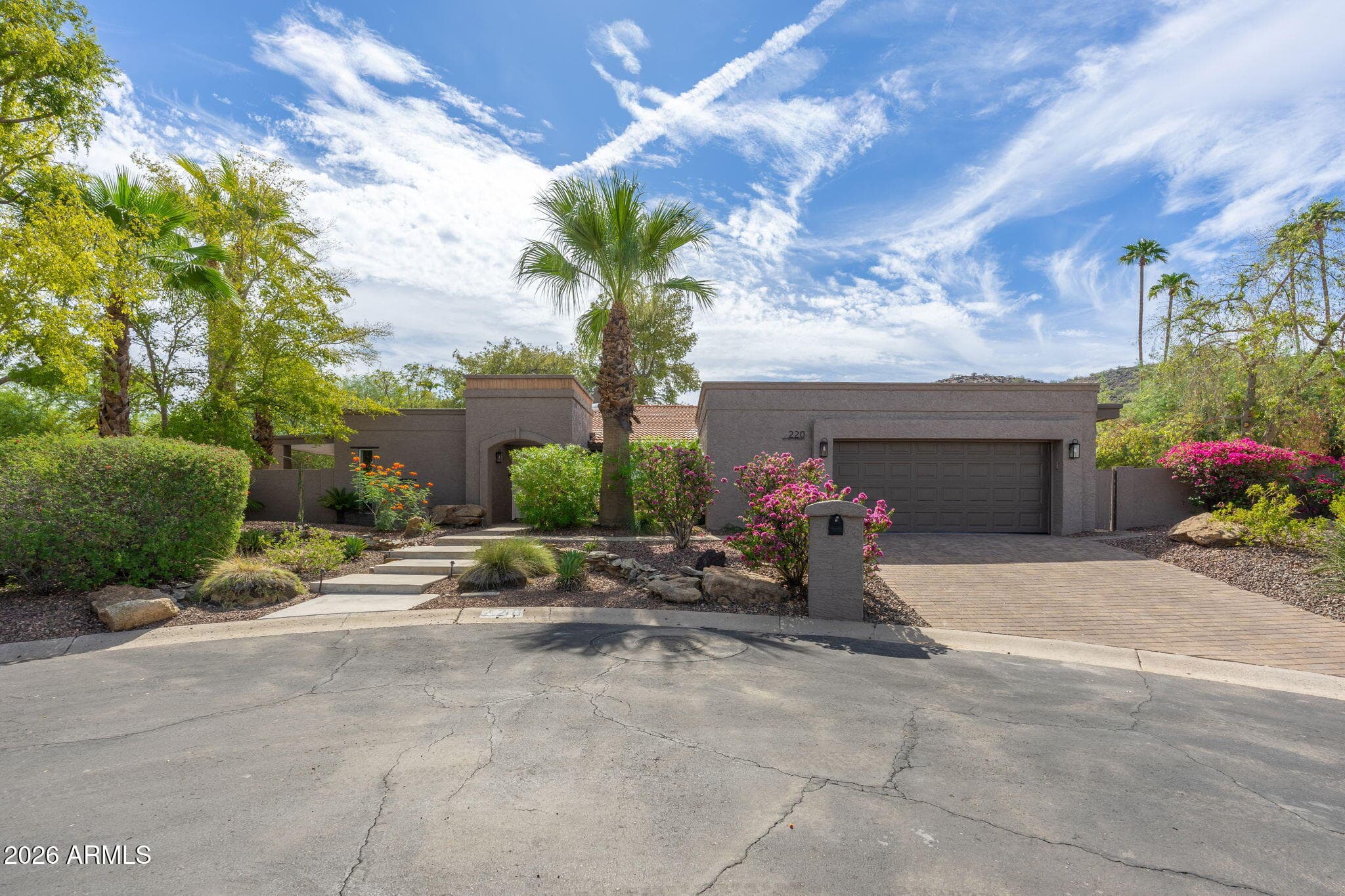 220 W Willow Avenue — photo 2