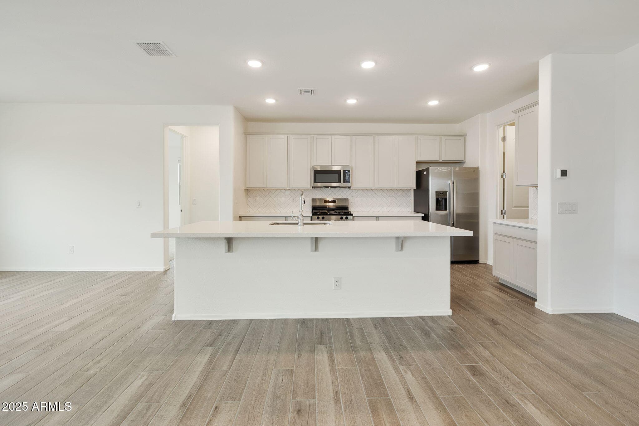 17328 W Dahlia Drive — photo 7